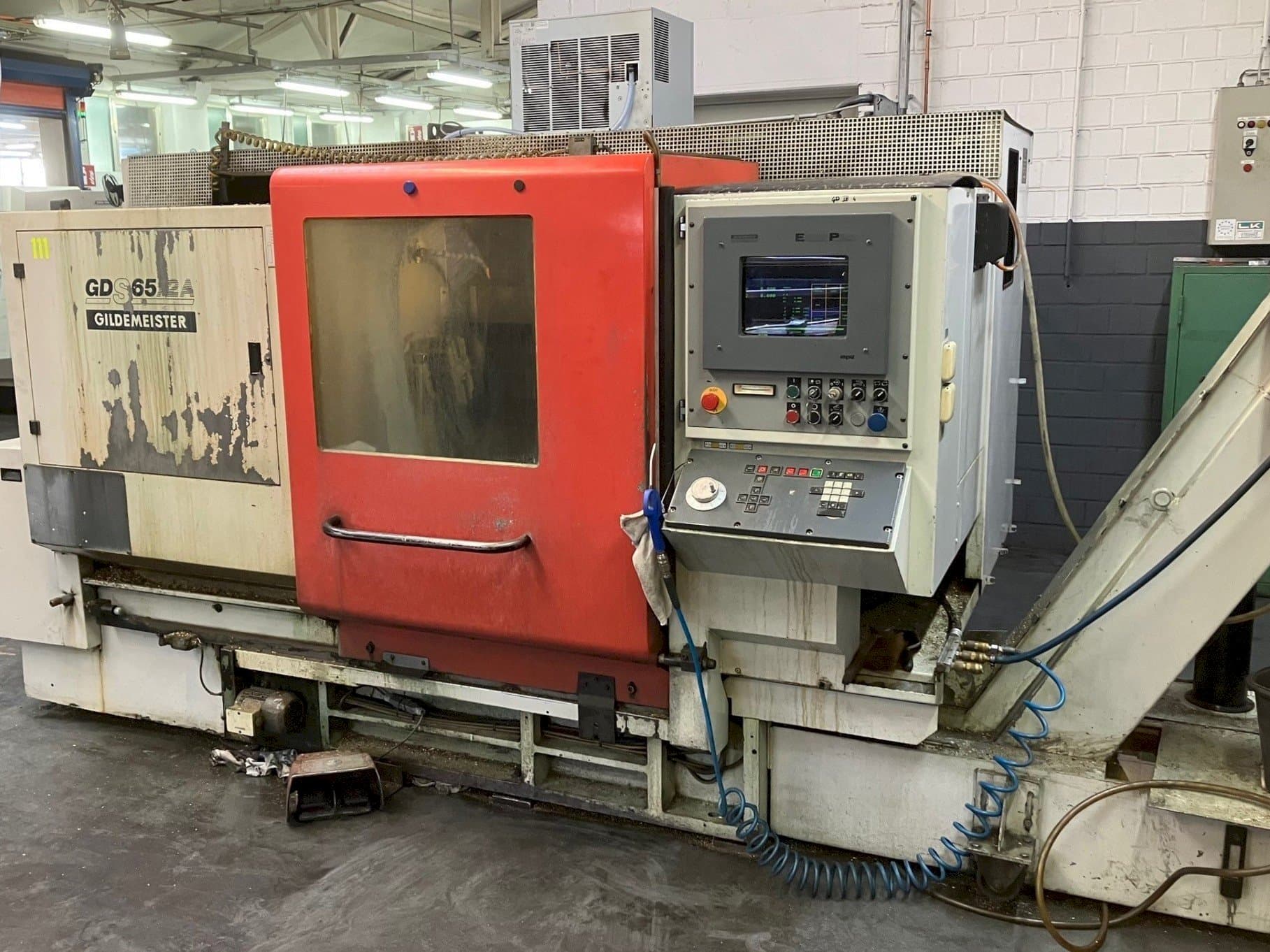 Frontansicht der Gildemeister GDS 65/2A Maschine
