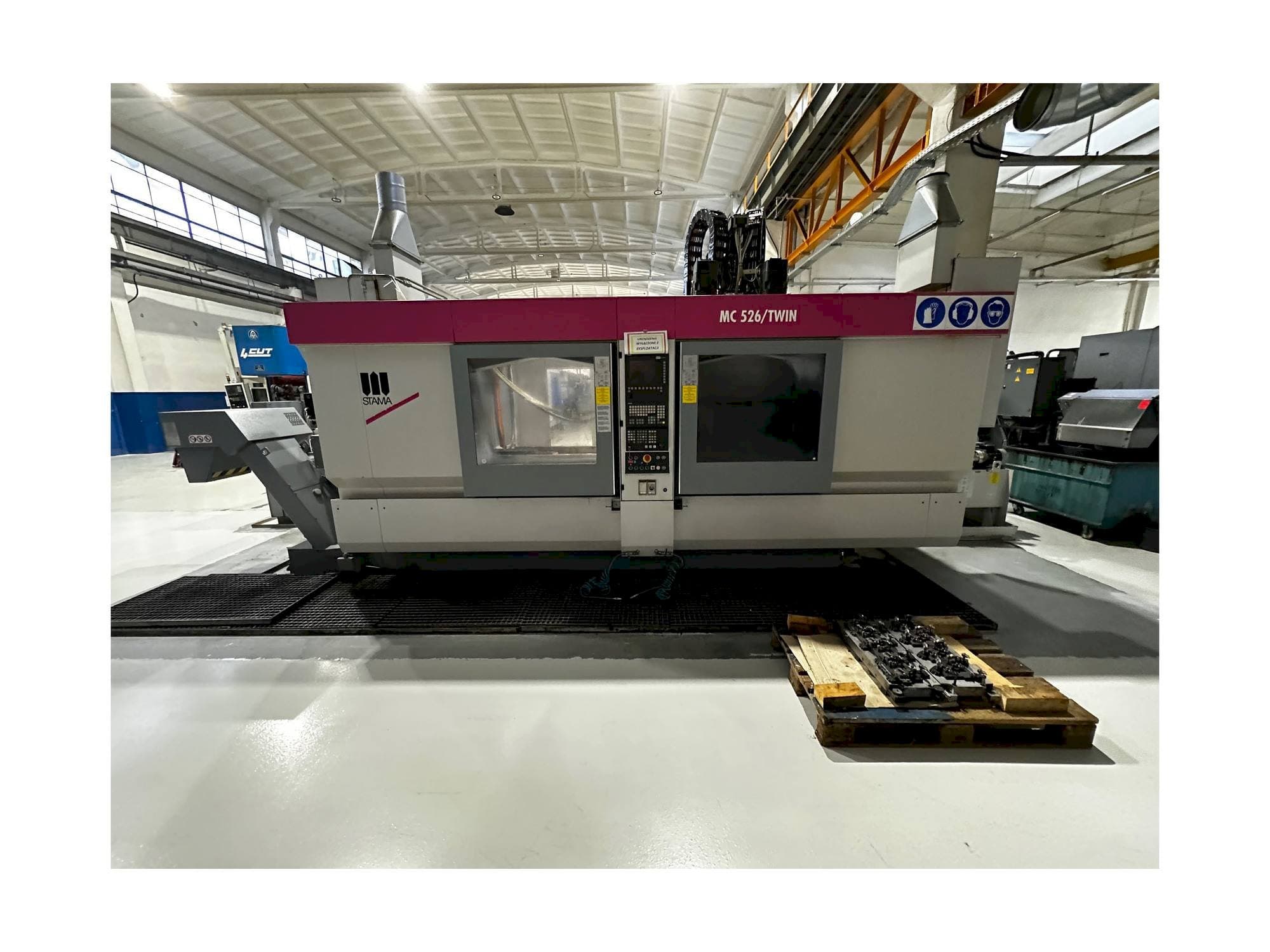 Frontansicht der STAMA MC 526 / TWIN  Maschine