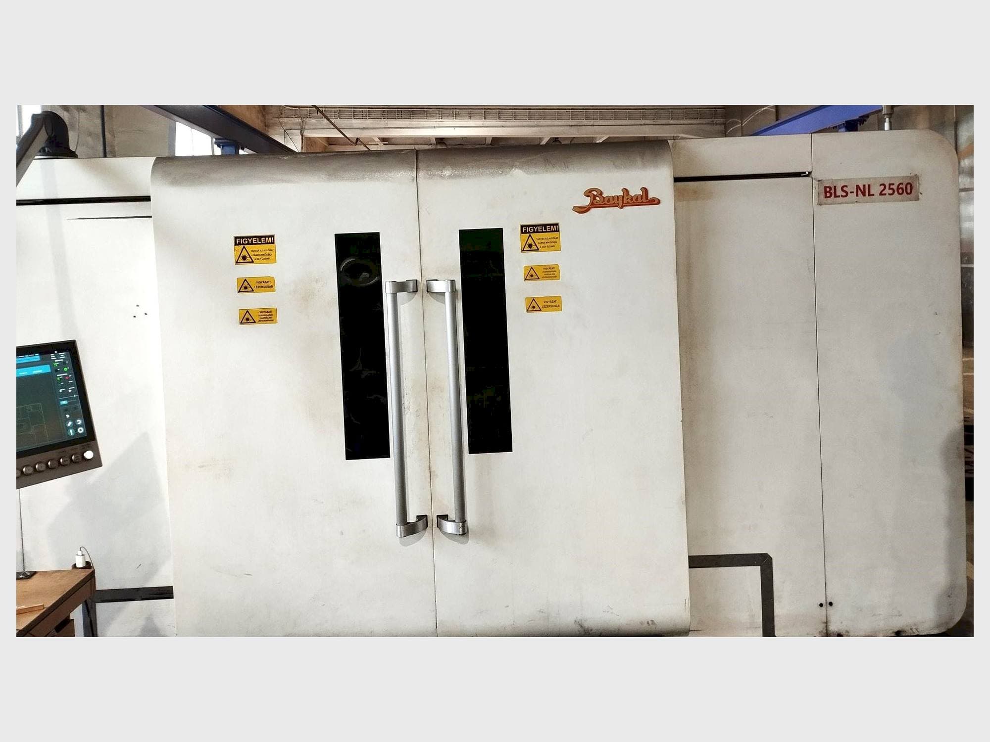 Frontansicht der Baykal BLS-NL 2060 4kW Fiber Maschine