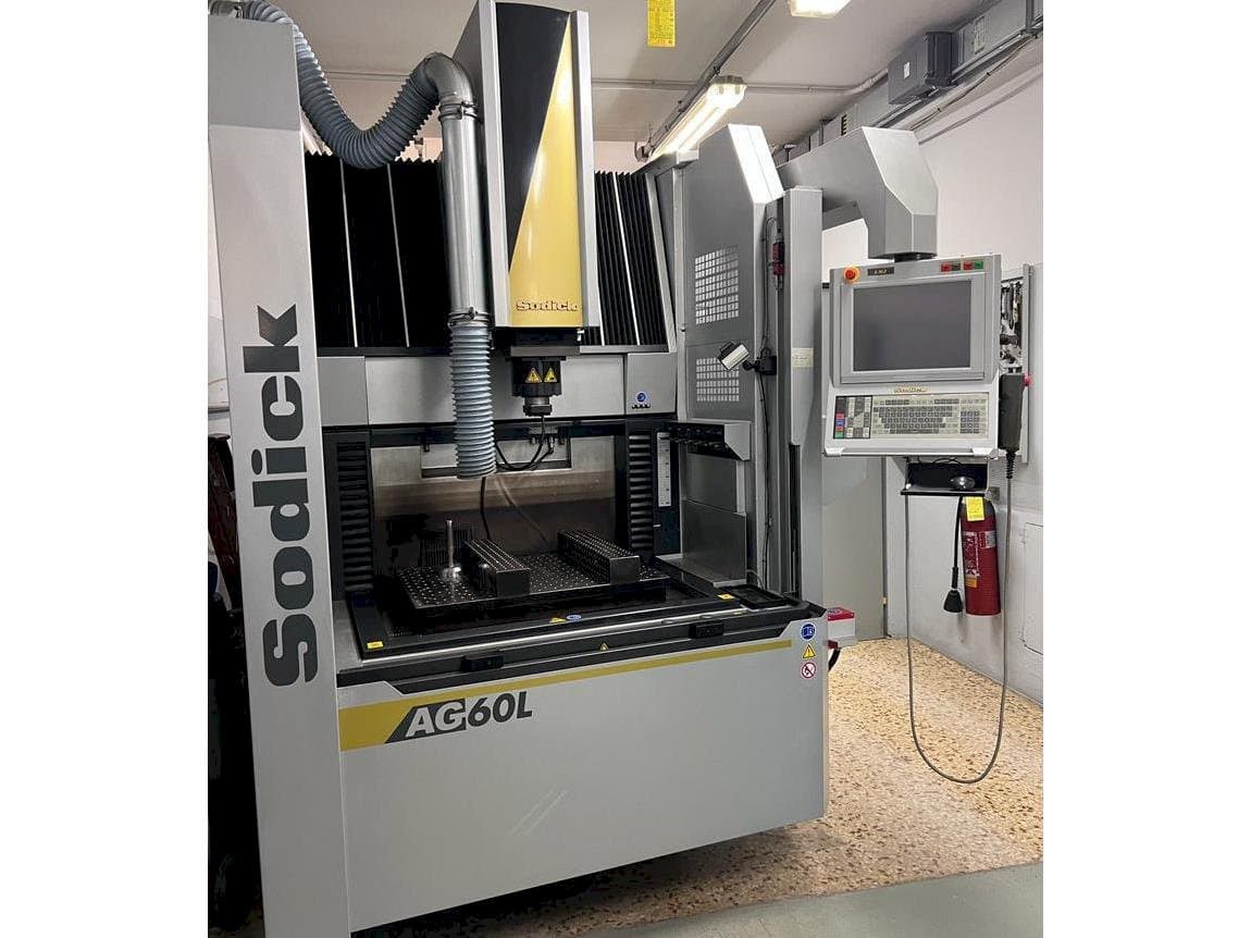 Frontansicht der Sodick AG 60L Maschine