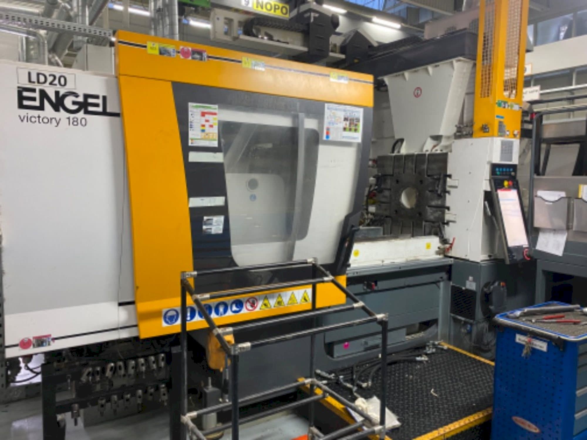 Frontansicht der Engel Victory 330/180 Tech  Maschine