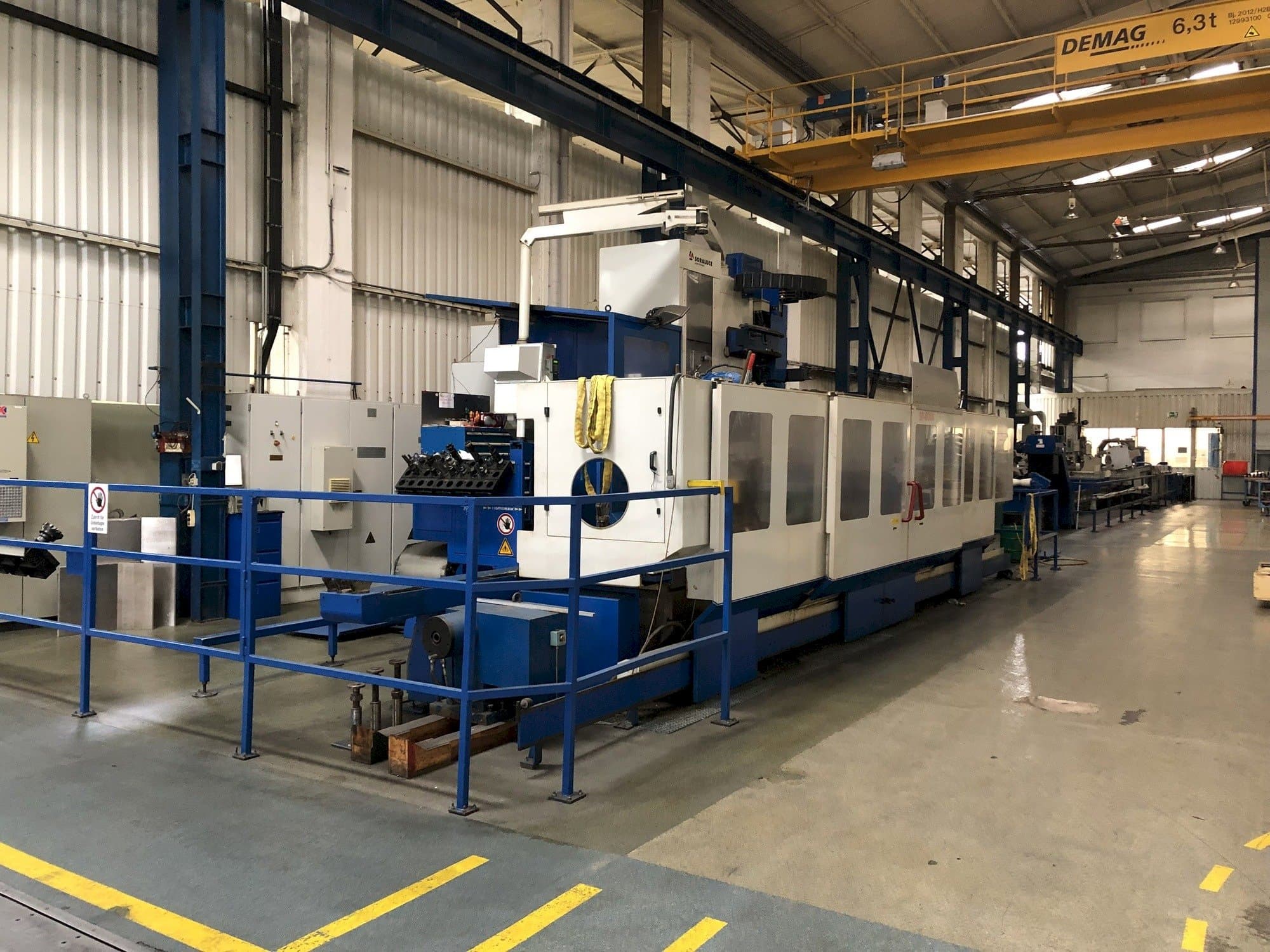 Frontansicht der Soraluce SP-8000 Maschine