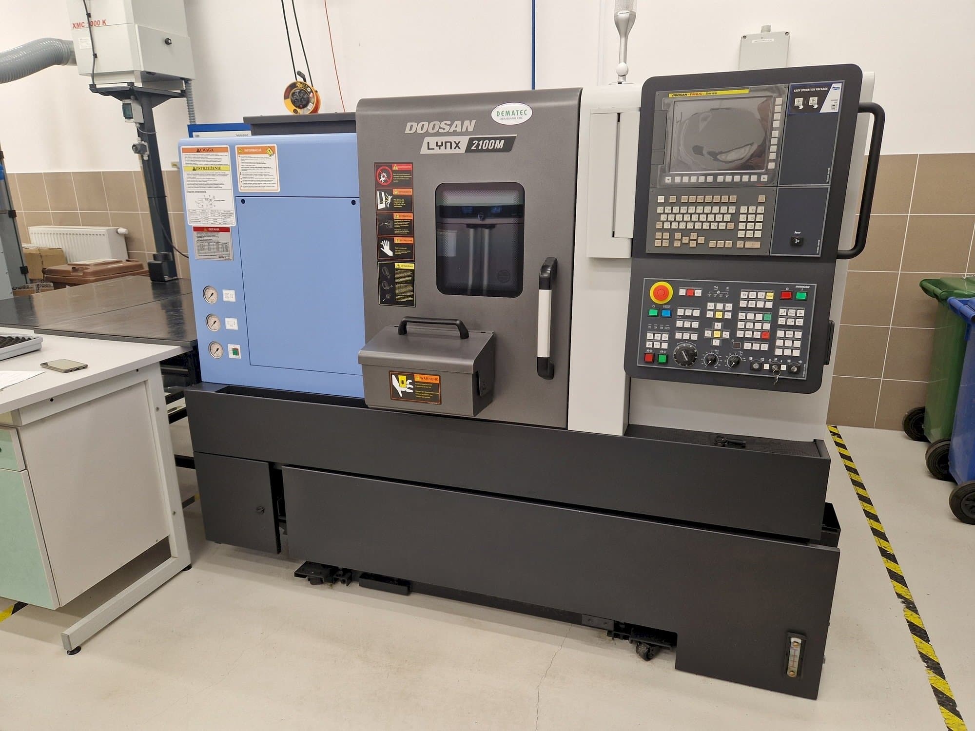 Frontansicht der Doosan Lynx 2100ME Maschine