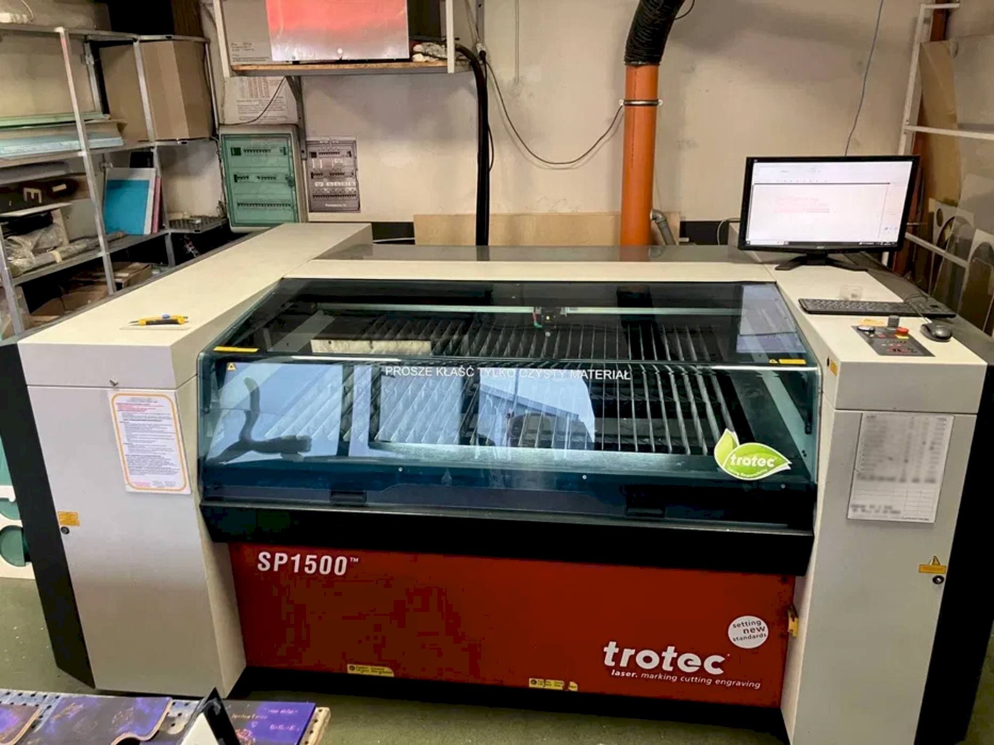 Frontansicht der Trotec SP1500 Maschine