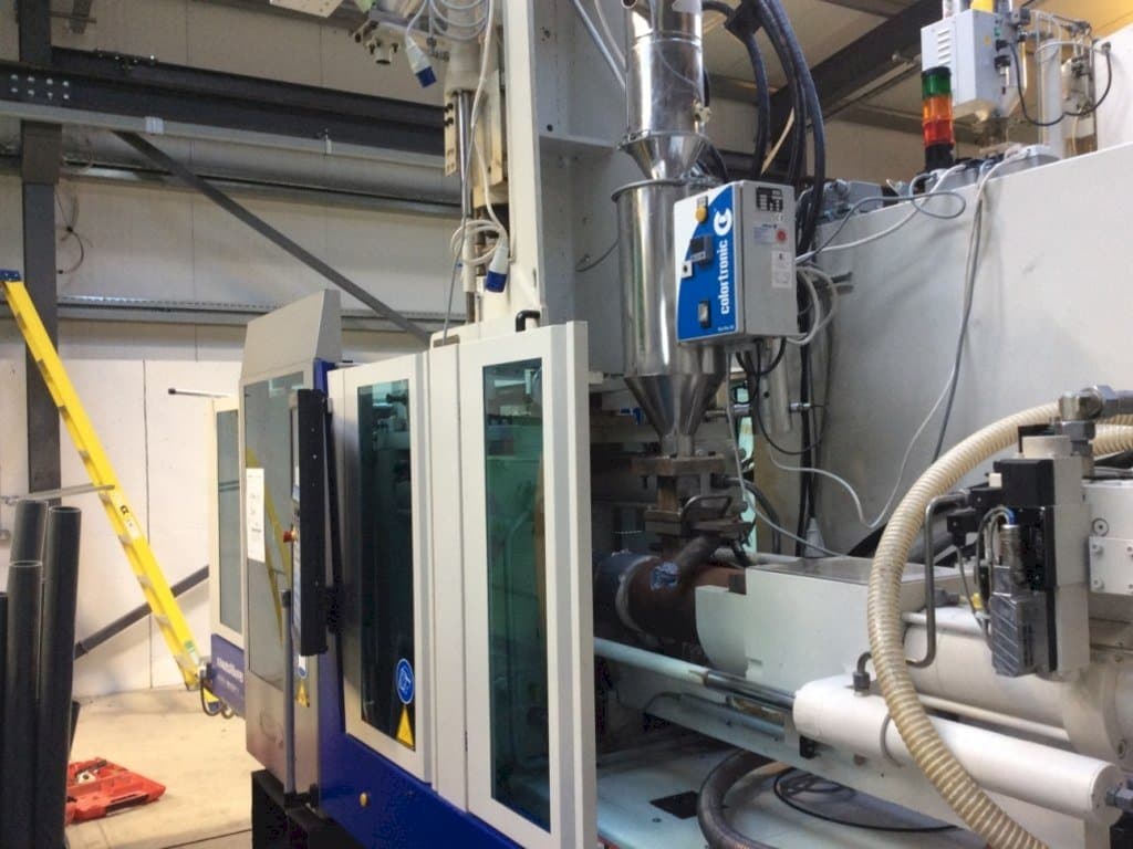 Frontansicht der Krauss Maffei 80-180-55 CX V  Maschine