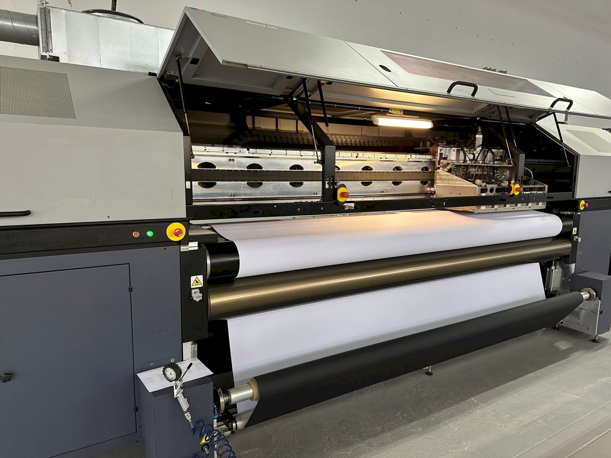 Frontansicht der Durst Rhotex 320  Maschine