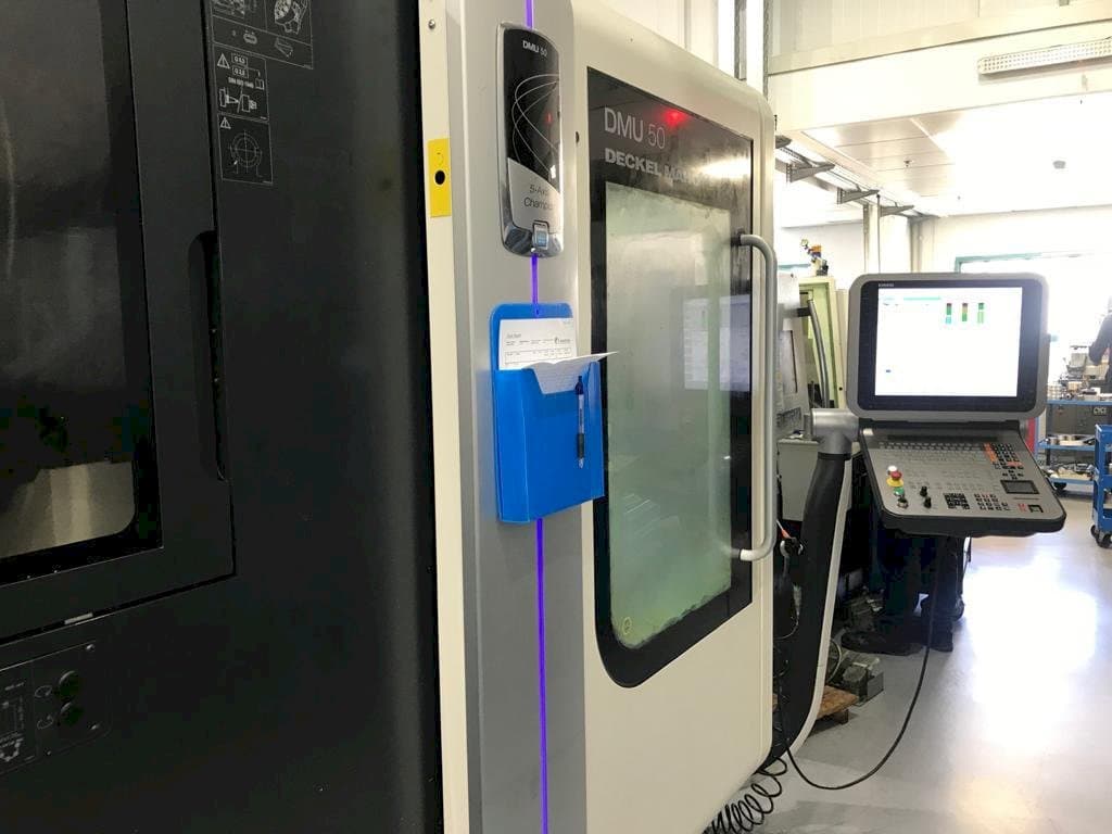 Frontansicht der DMG Mori Seiki DMU 50 Maschine