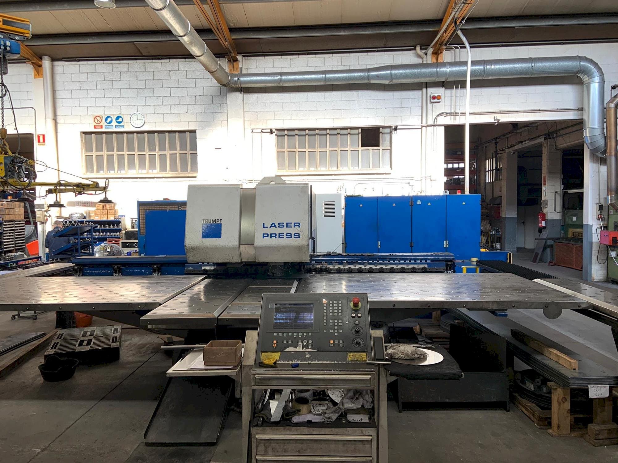 Frontansicht der Trumpf Trumatic 600 L Maschine