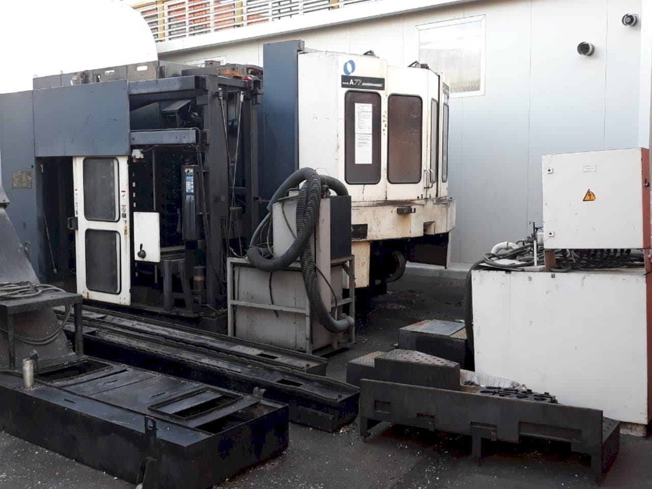 Frontansicht der Makino A77 Maschine