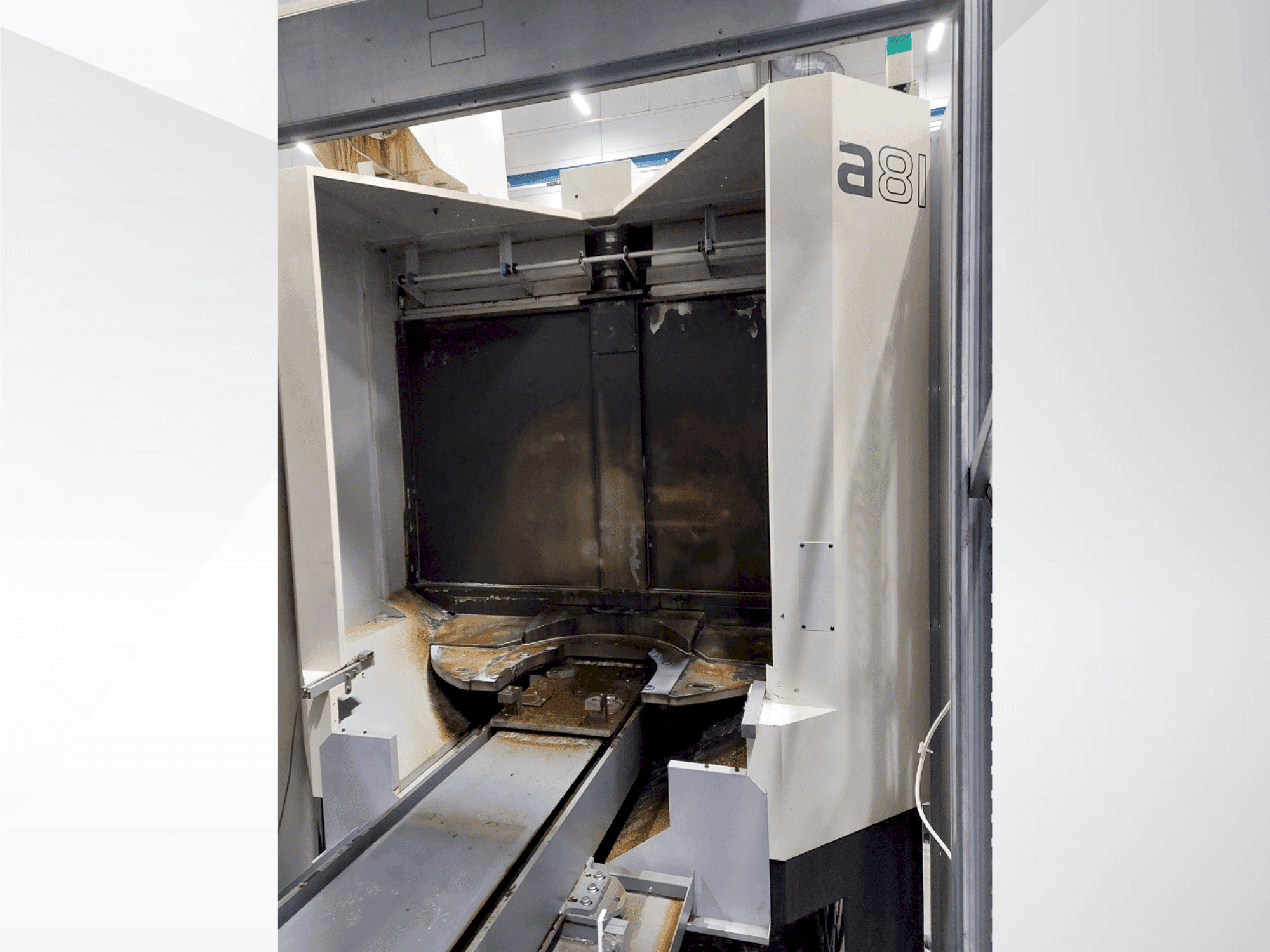 Frontansicht der Makino a81  Maschine