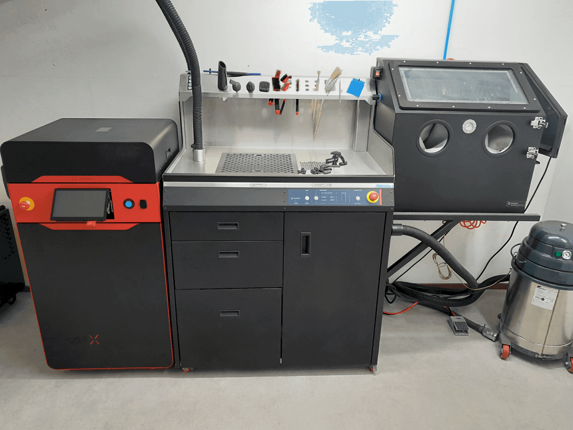 Frontansicht der SINTERIT lisa x  Maschine