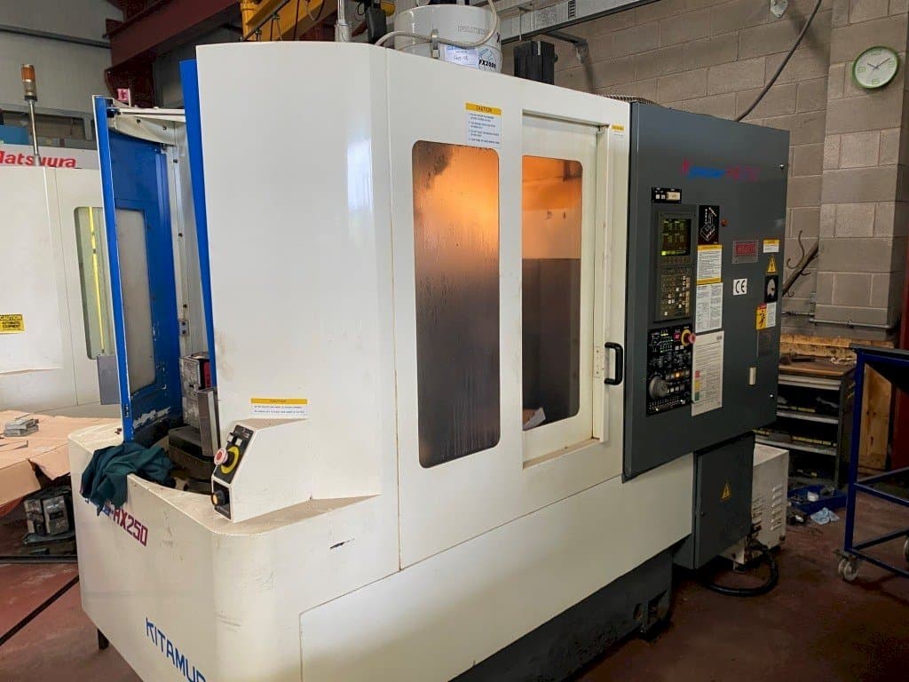 Frontansicht der Kitamura Mycenter HX250 Maschine