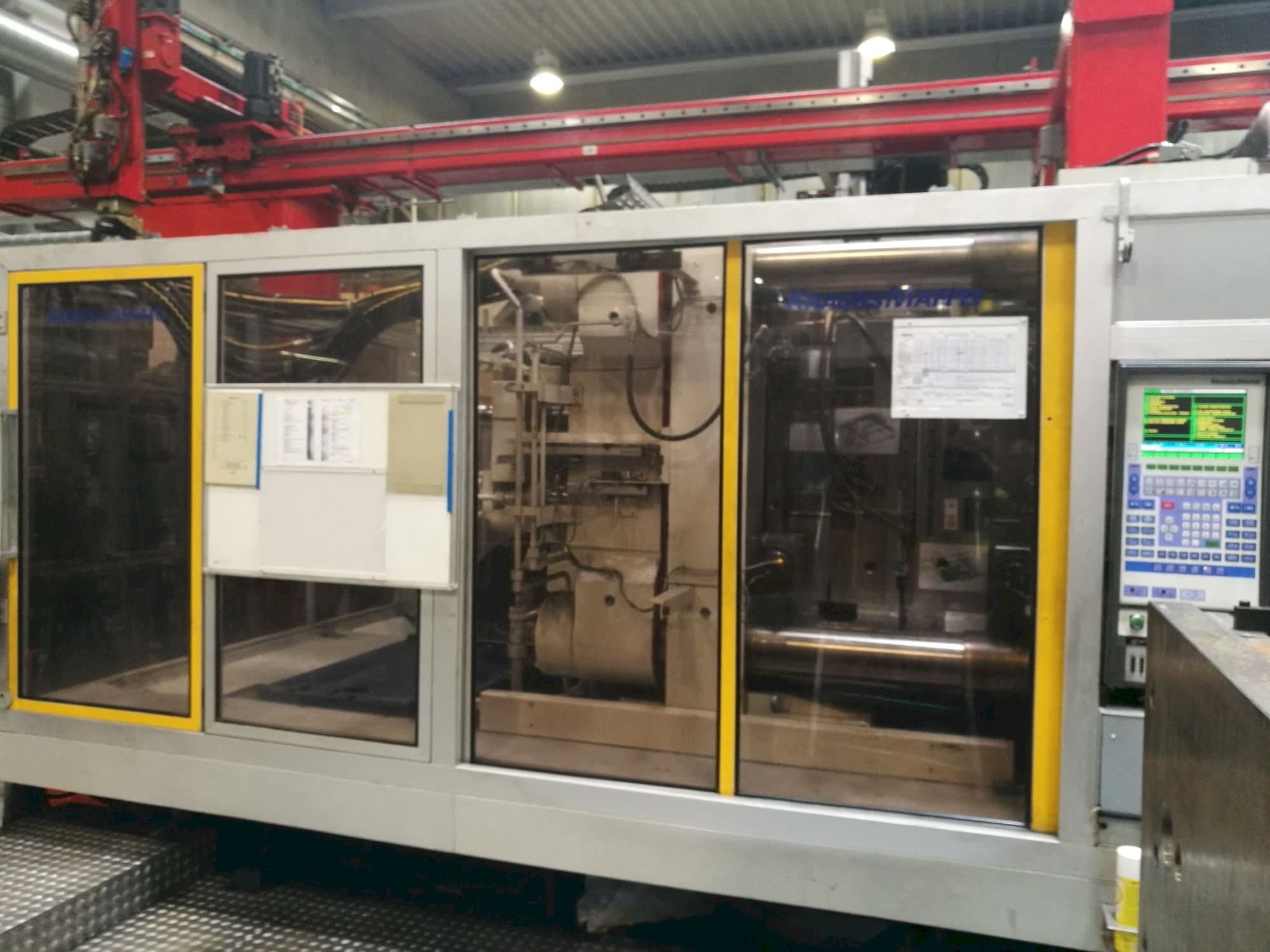 Frontansicht der Krauss Maffei 800-4350 MC Maschine
