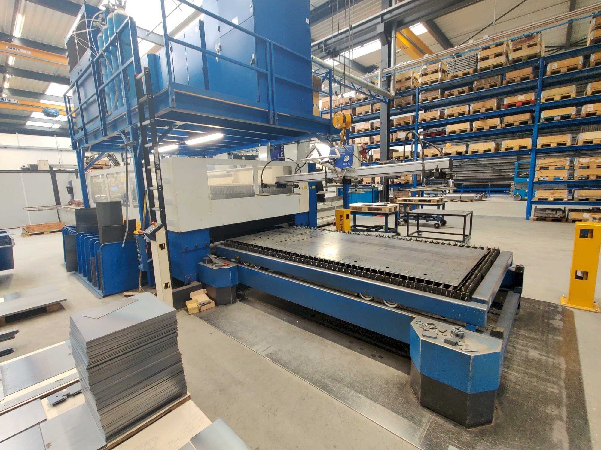 Linke Seitenansicht der Trumpf Trumatic L 3030 Maschine