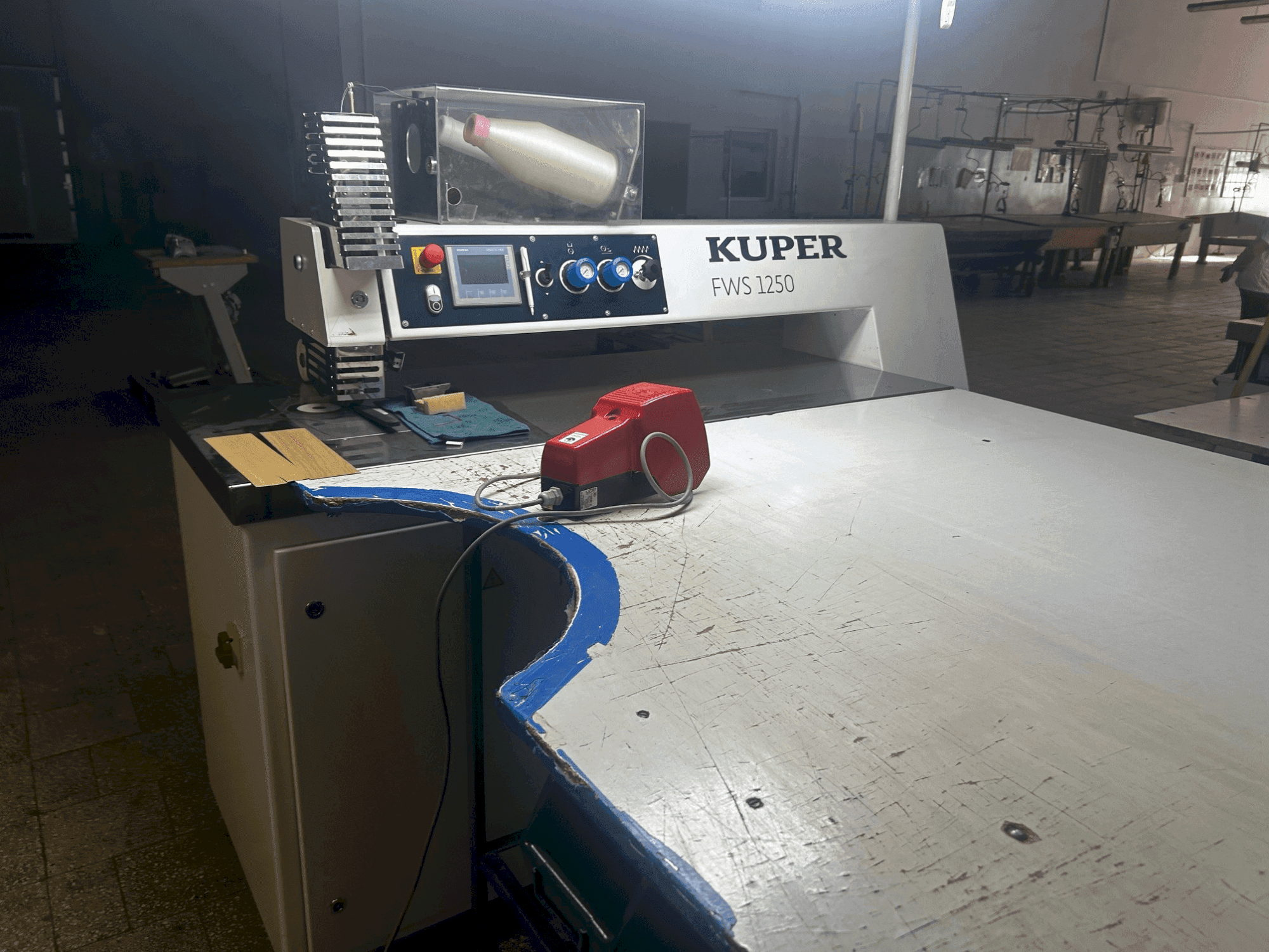 Frontansicht der KUPER FWS 1250  Maschine
