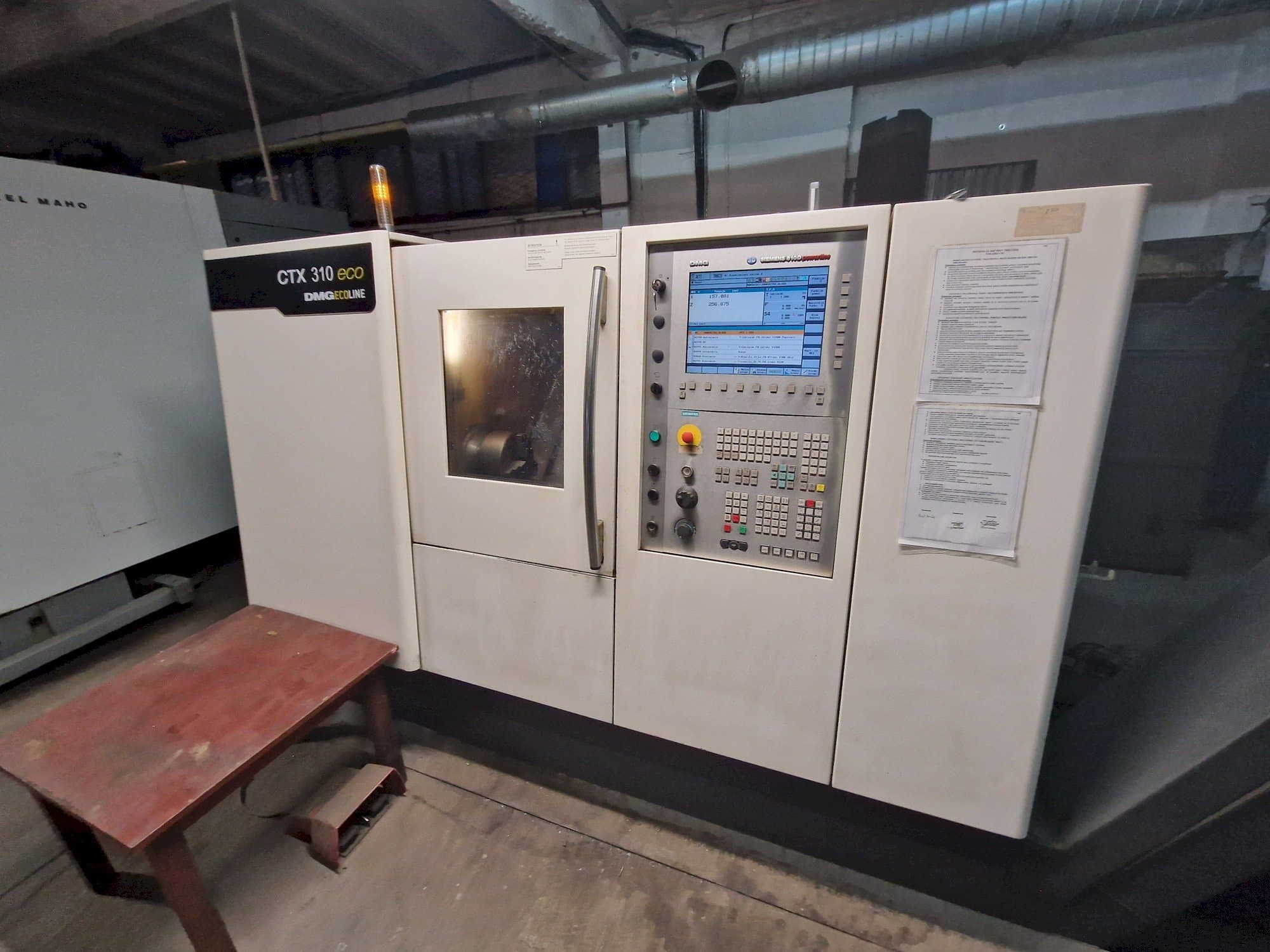 Frontansicht der DMG CTX 310 Maschine