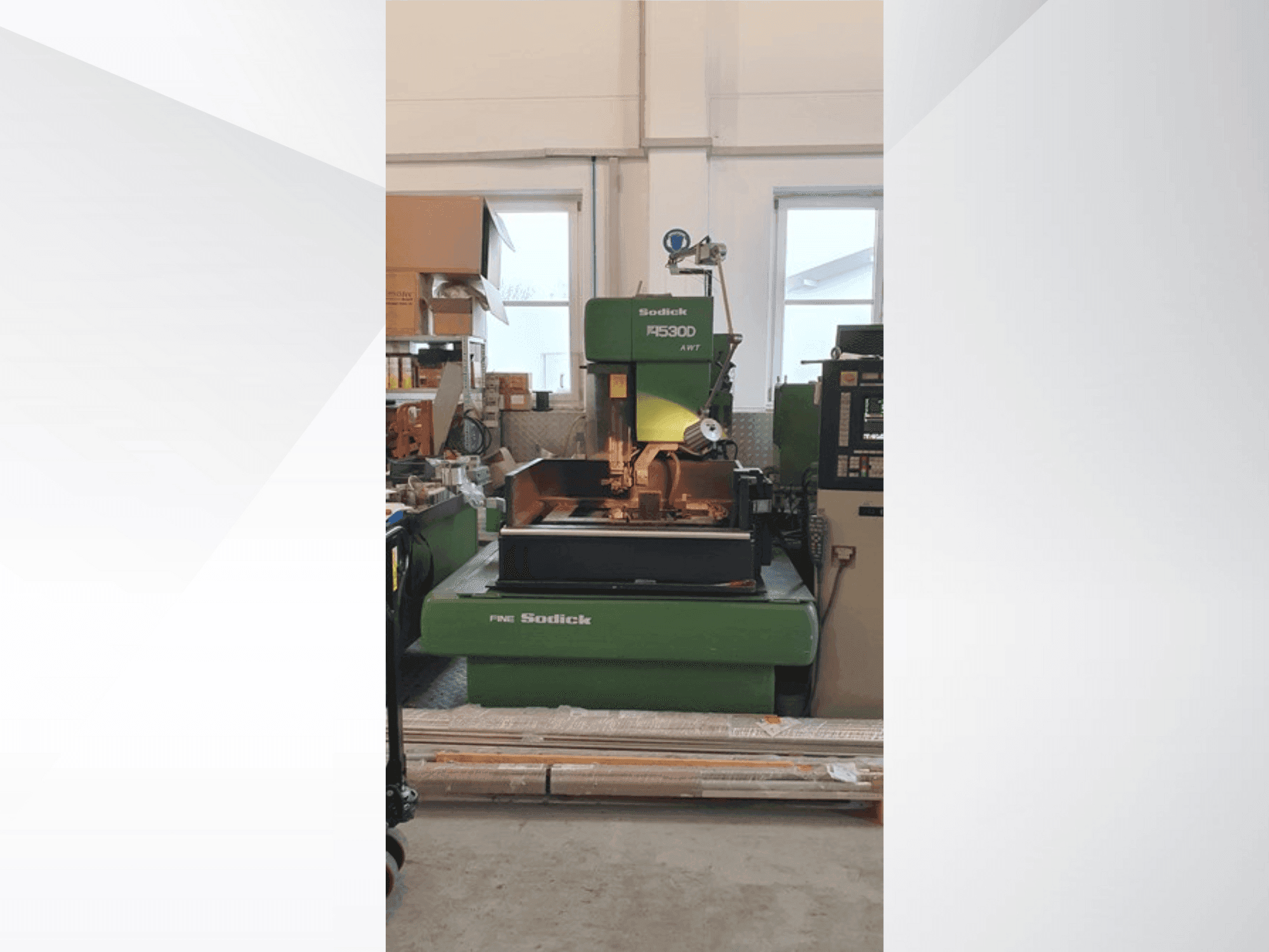 Frontansicht der Sodick A 530 D AWT  Maschine