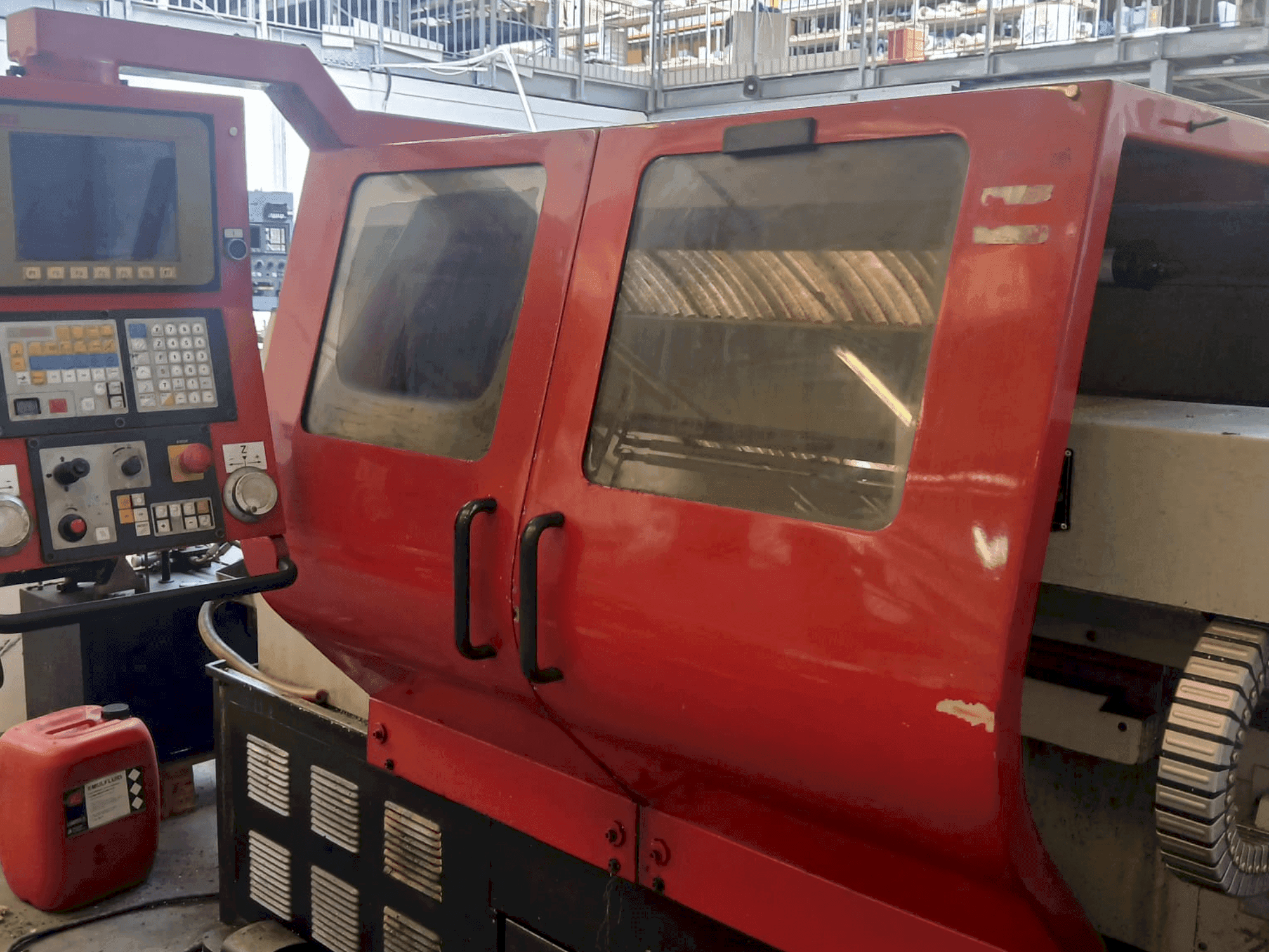 Frontansicht der EMCO EMCOMAT-E 200X1000  Maschine