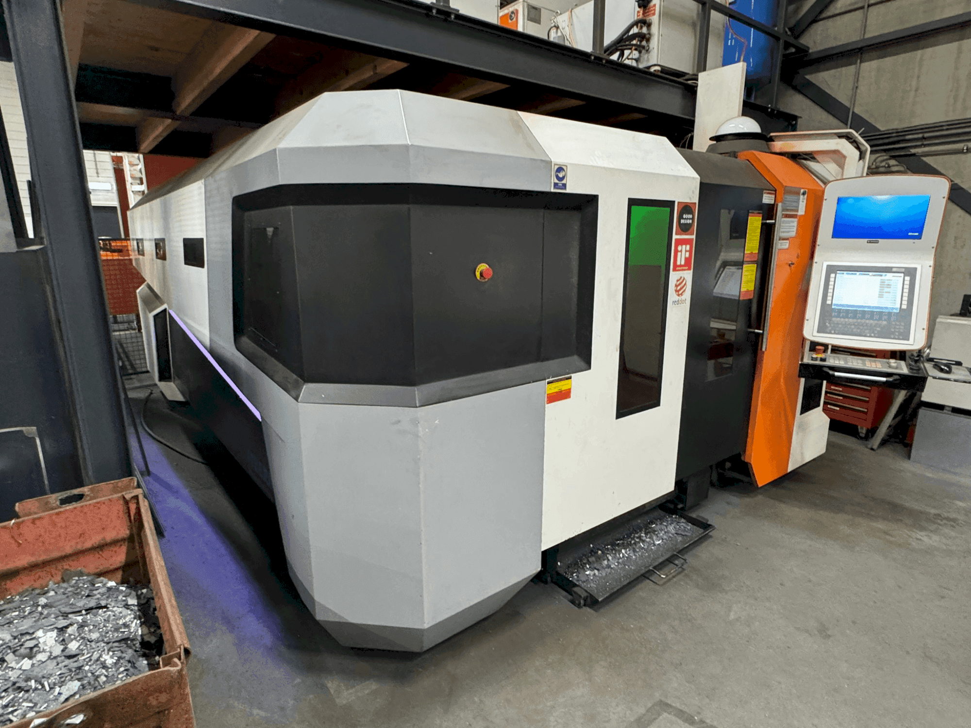 Frontansicht der ERMAKSAN Fibermak Momentum Gen-3 4,0,kW  Maschine