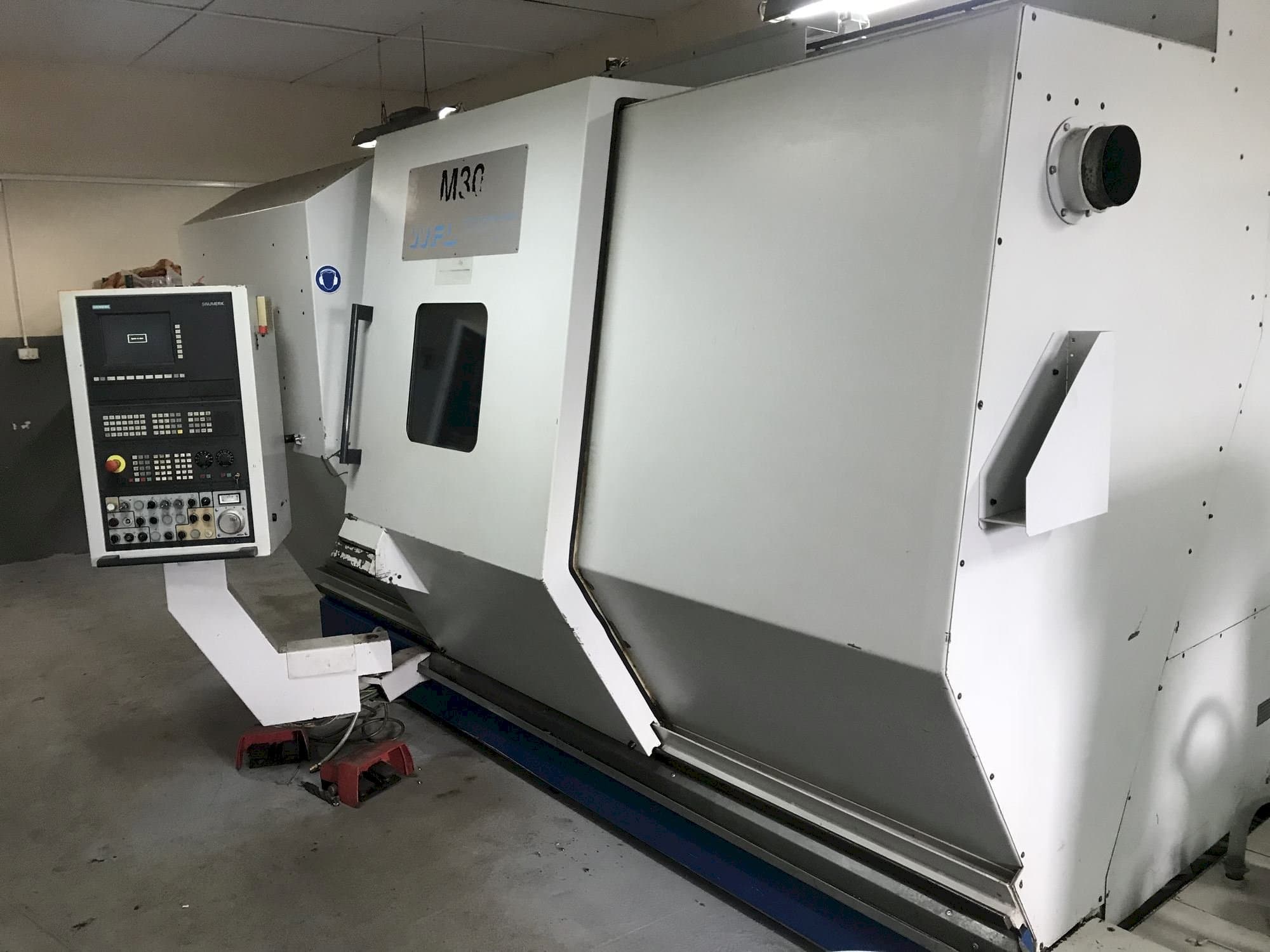 Frontansicht der WFL M30 Maschine