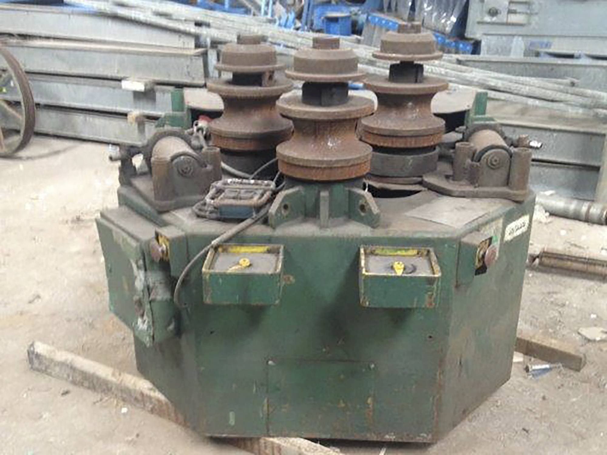 Frontansicht der ROUNDO R-5 Maschine