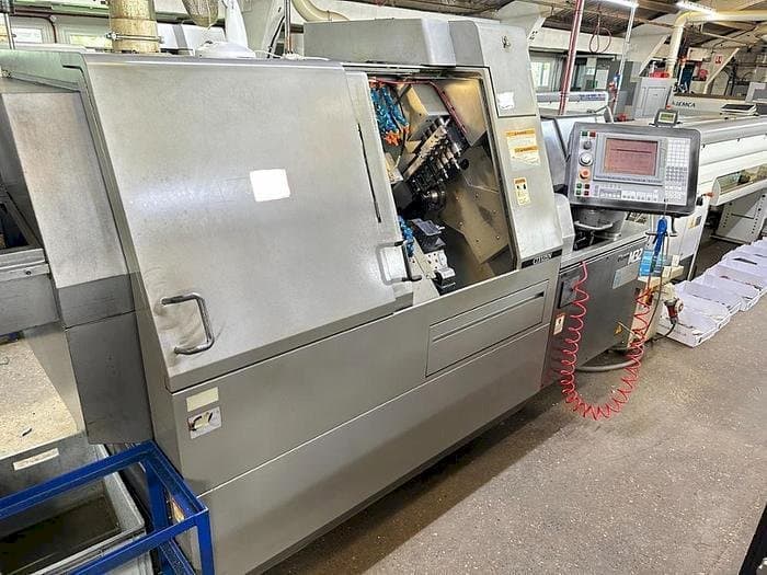 Frontansicht der Citizen M32 III Maschine