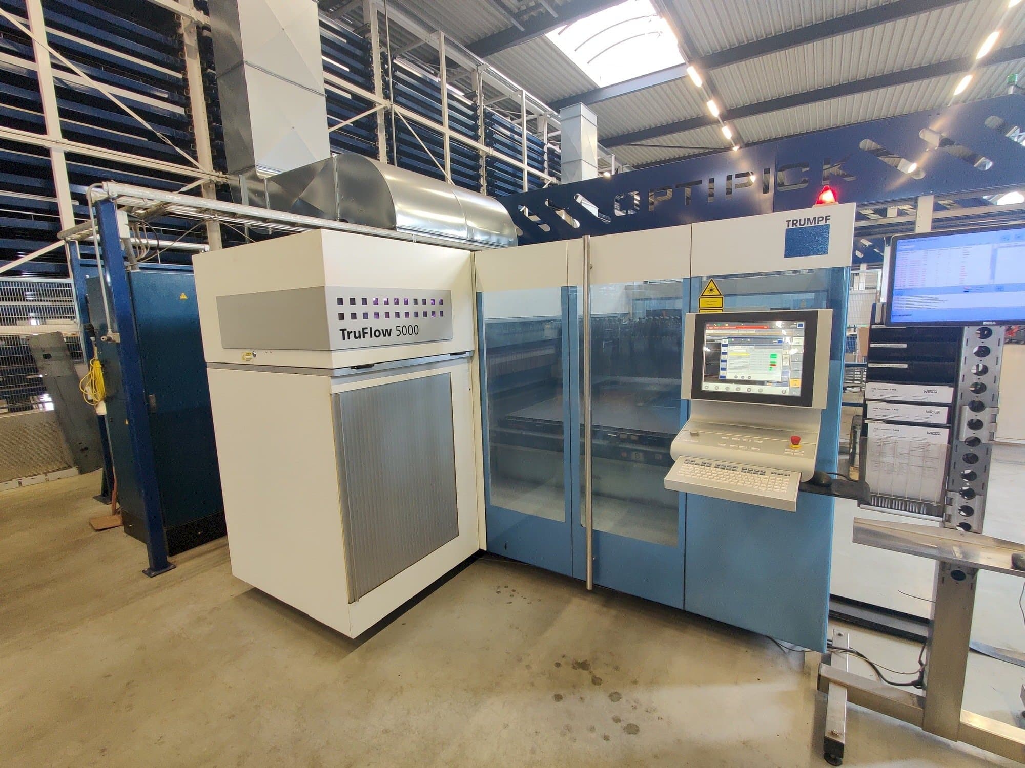 Frontansicht der Trumpf TruLaser 3030 Maschine