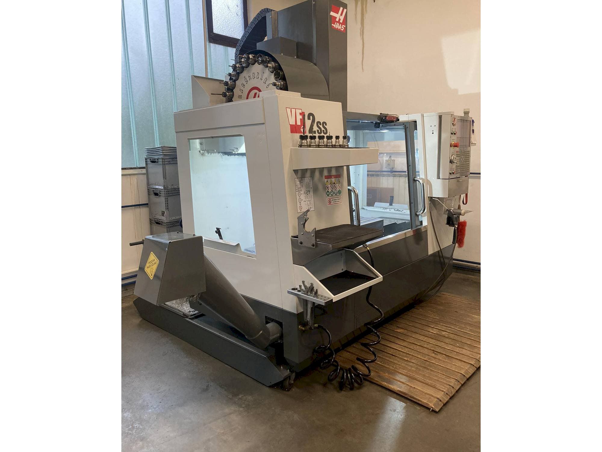 Linke Seitenansicht der HAAS VF-2 SS  Maschine