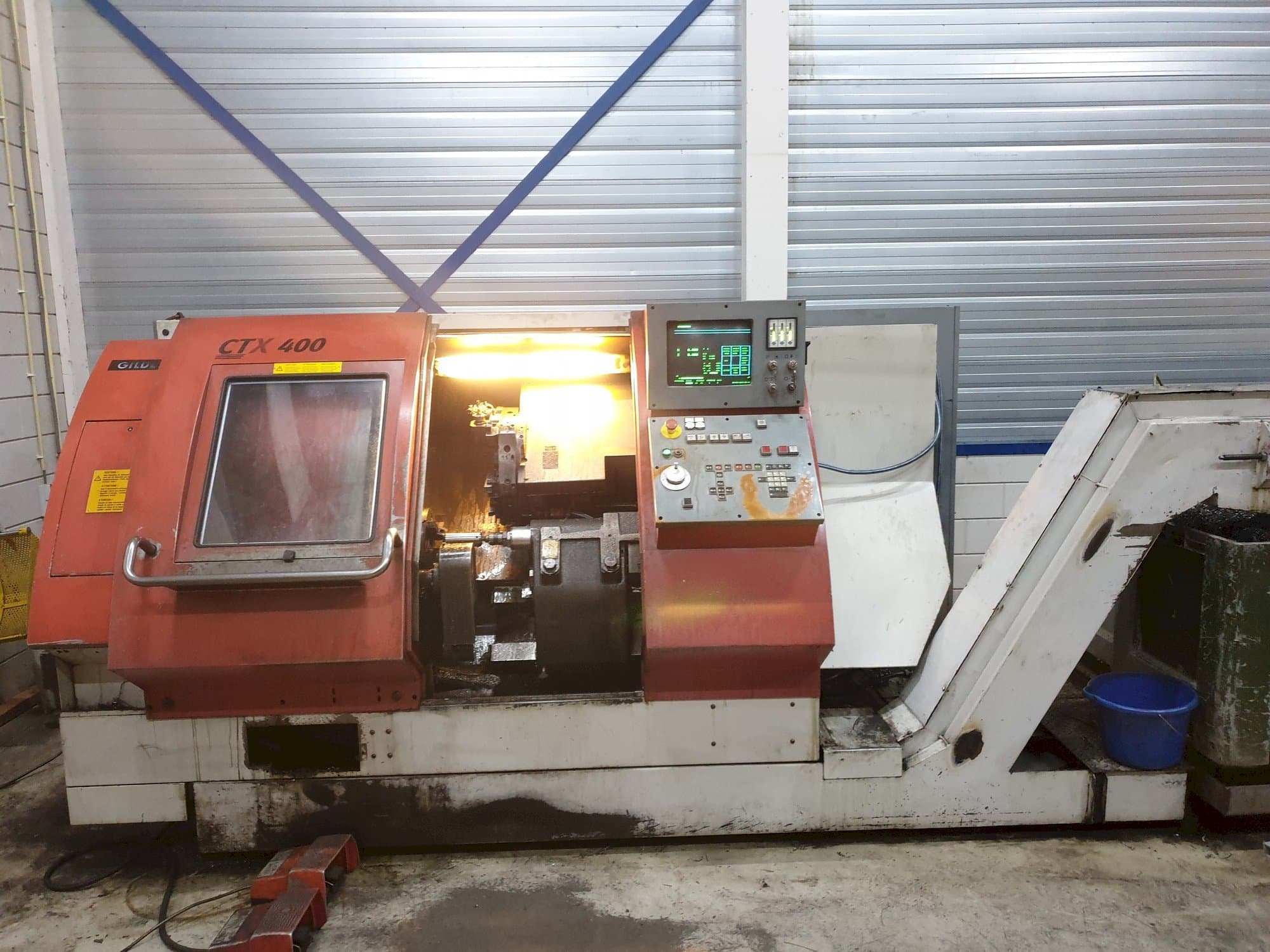 Frontansicht der Gildemeister CTX 400 Maschine