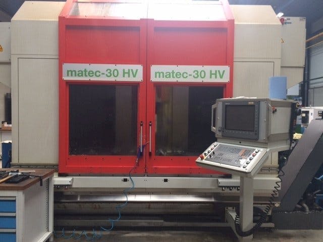 Frontansicht der Matec 30 HV  Maschine