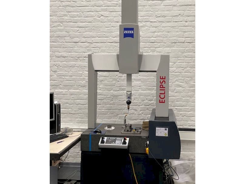 Frontansicht der ZEISS Eclipse Maschine