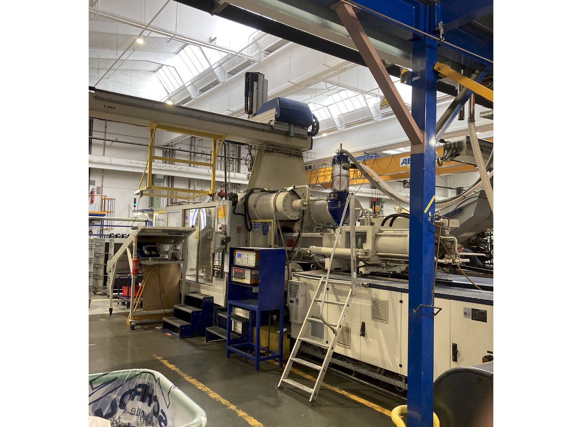 Frontansicht der Krauss Maffei 650 – 2700 C1 Maschine