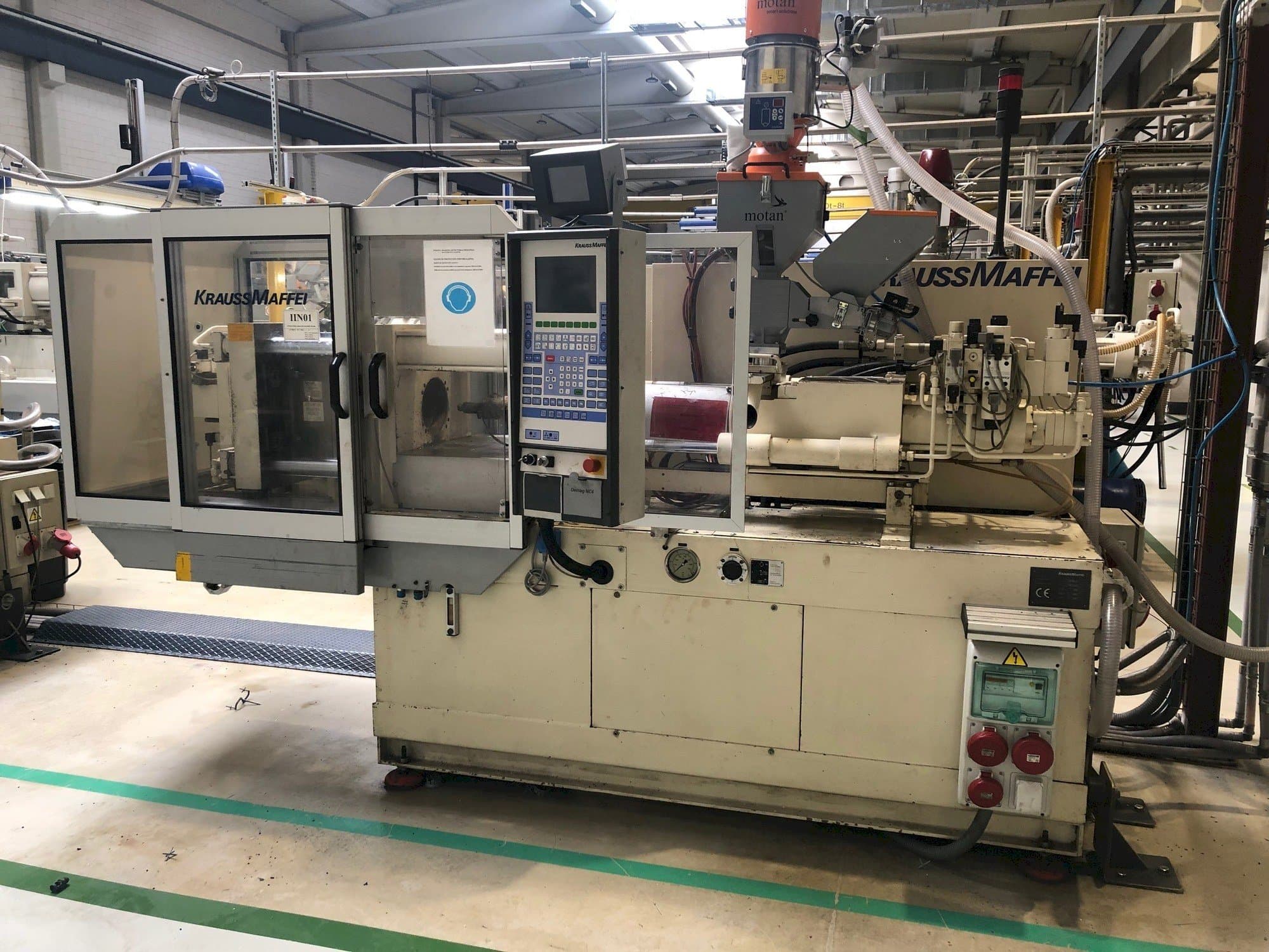 Frontansicht der Krauss Maffei 50-190 C1 Maschine