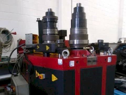 Frontansicht der Tauring Alpha 160 Maschine