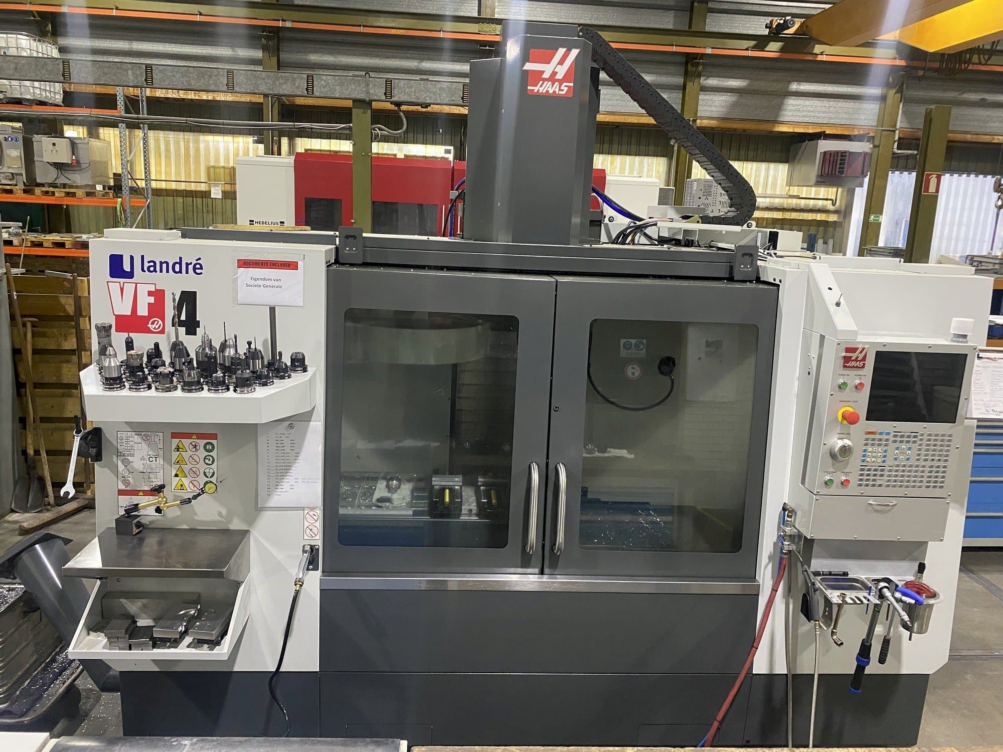 Frontansicht der HAAS VF-4 Maschine