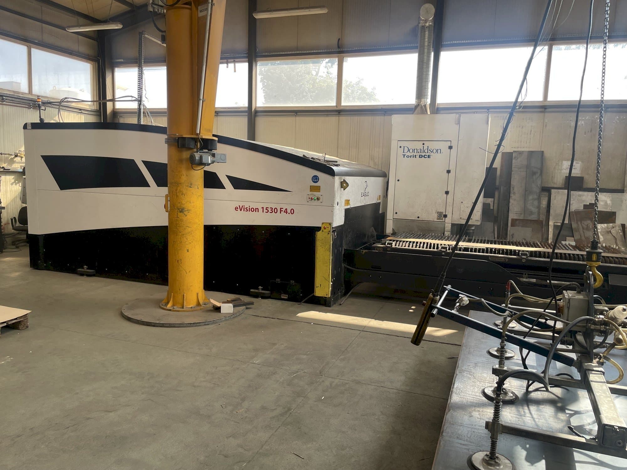 Frontansicht der EAGLE eVision 1530 F4.0 Maschine