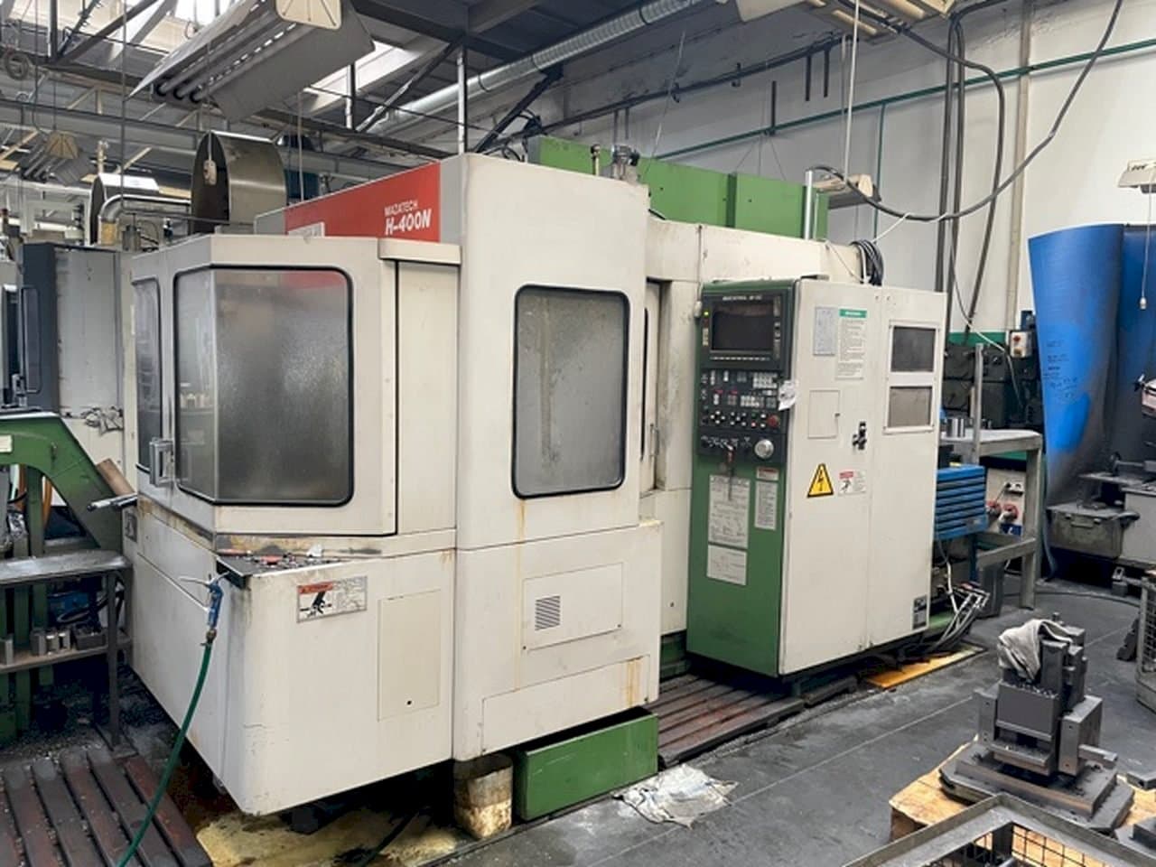 Frontansicht der Mazak H-400N Maschine