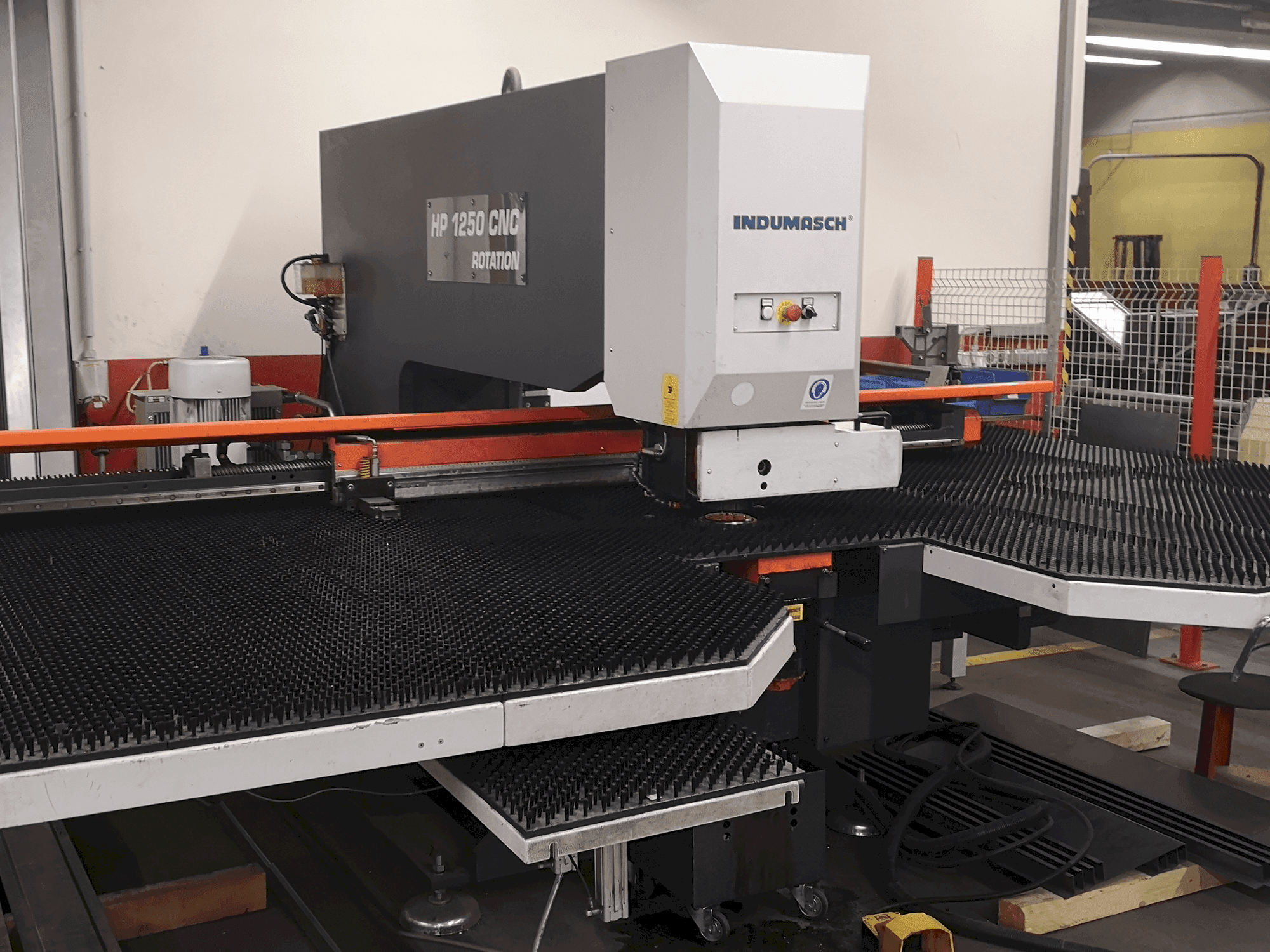 Frontansicht der IMAC HP 1250 INDEX  Maschine