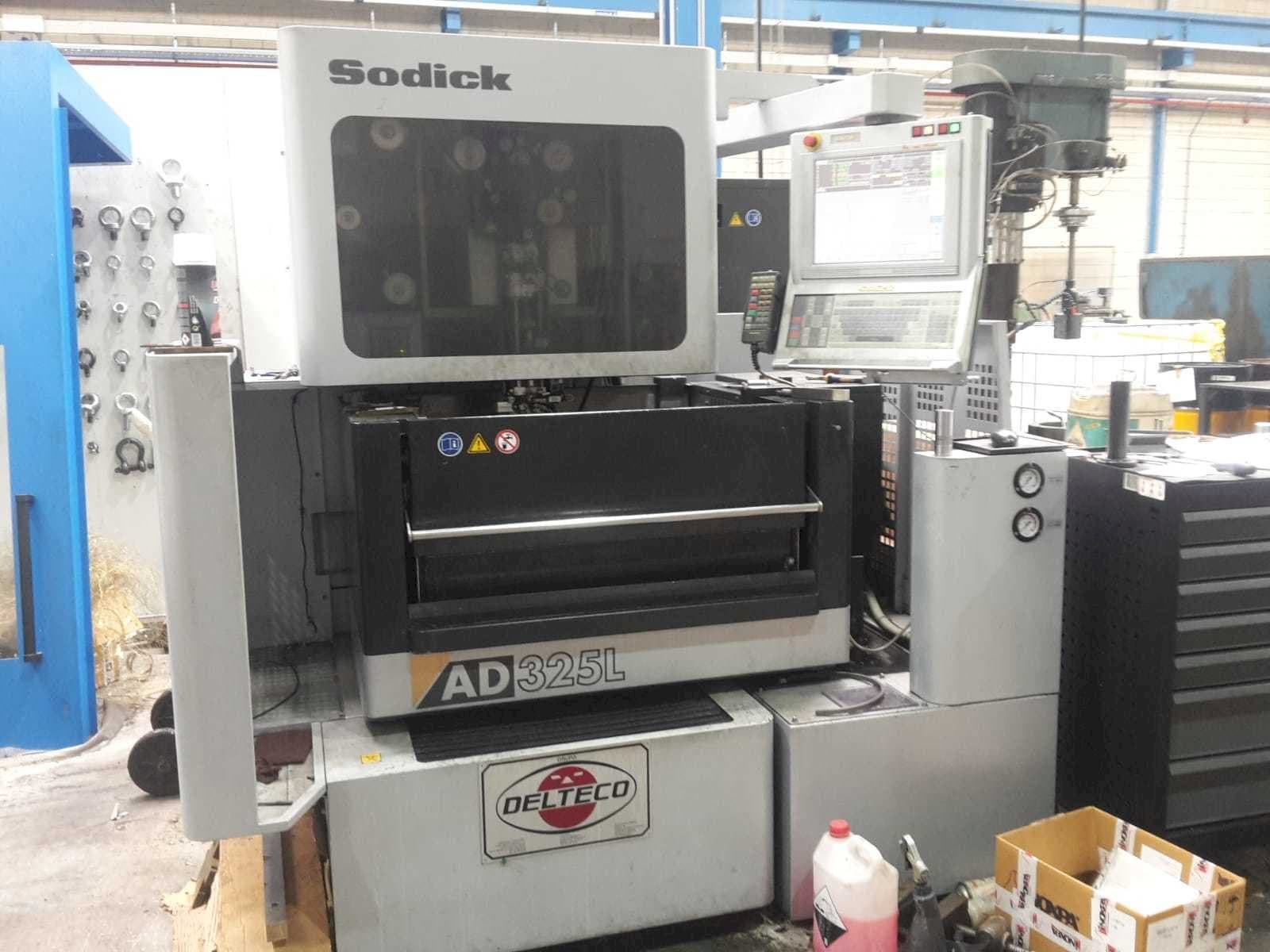 Frontansicht der Sodick AD325L  Maschine