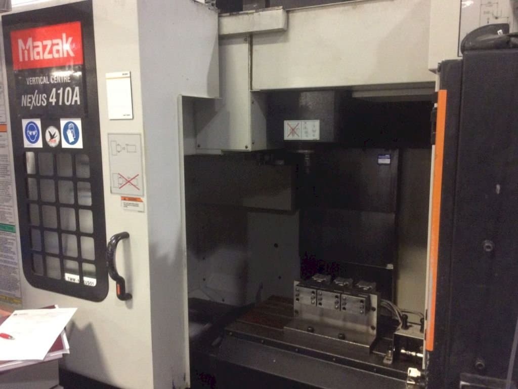 Frontansicht der Mazak Nexus VCN 410A Maschine