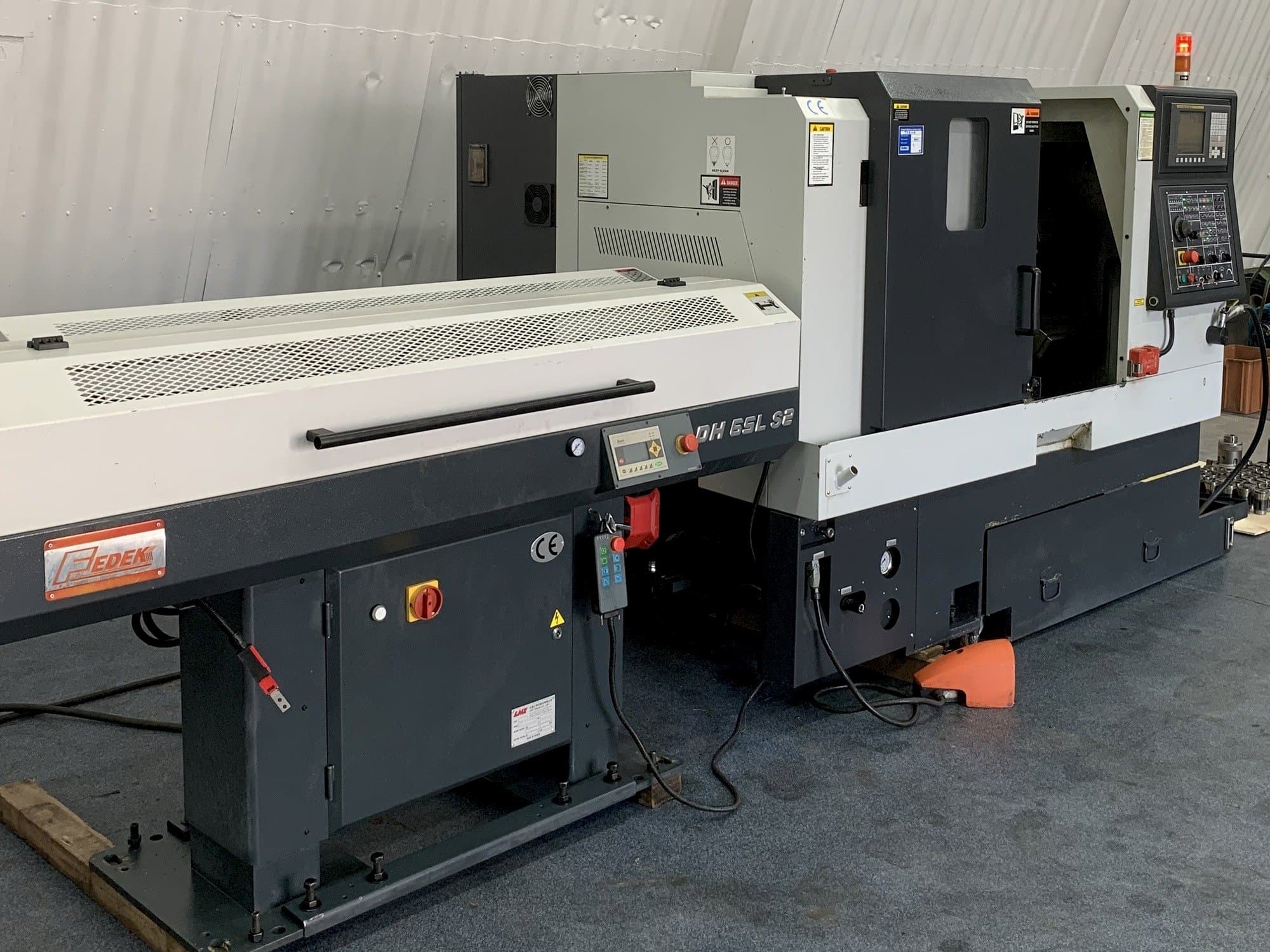 Frontansicht der Leadwell T-6 Maschine