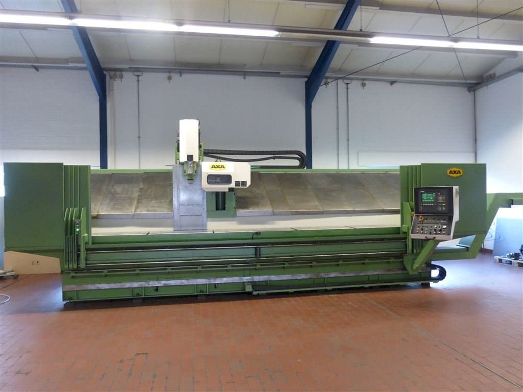 Frontansicht der AXA VSC 1-5000M/E Maschine