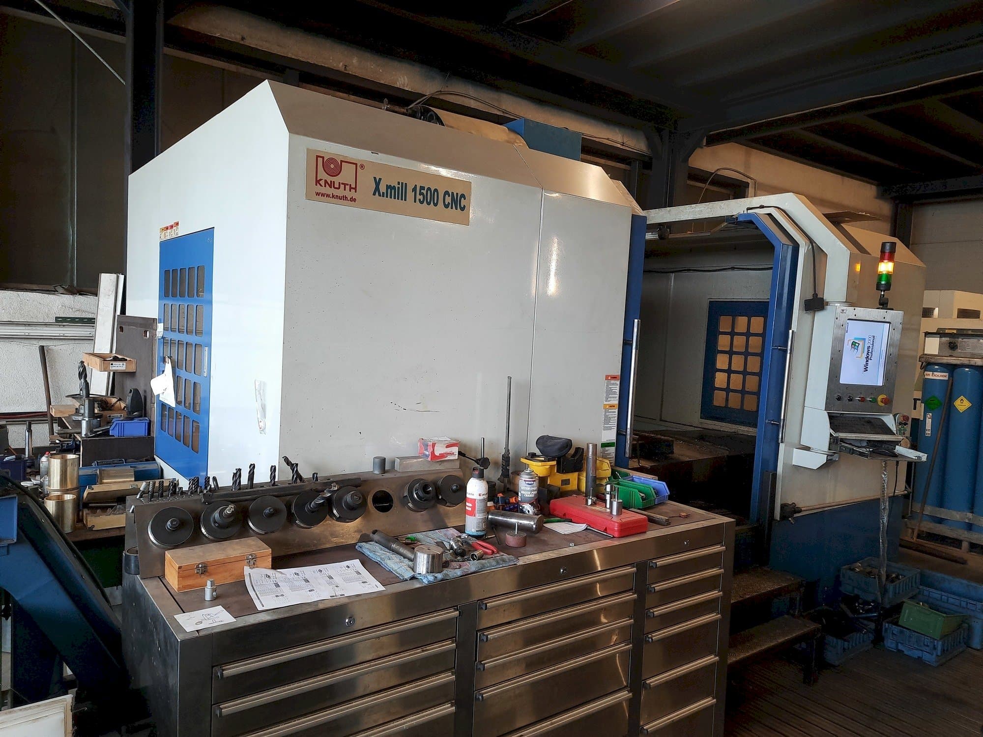 Frontansicht der KNUTH X-Mill 1500 CNC  Maschine