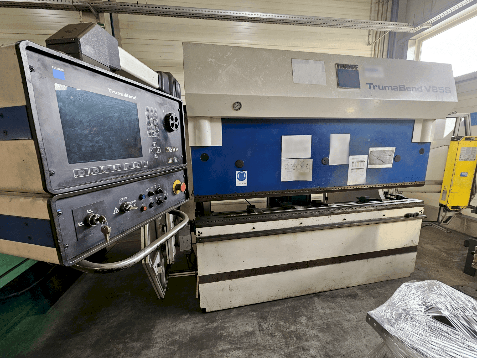 Frontansicht der TRUMPF TRUMABEND V85S Maschine