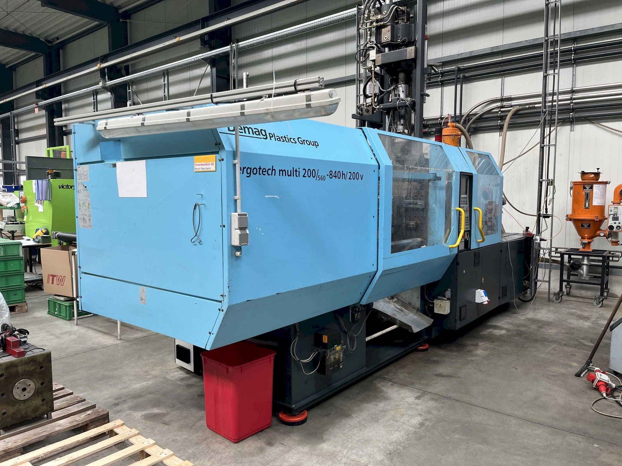 Frontansicht der DEMAG Ergotech multi 200/560 - 840h/200V Maschine