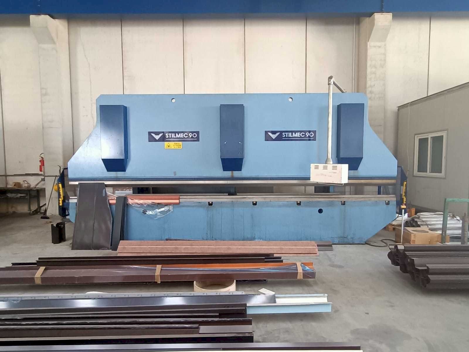 Frontansicht der Stillmec 90 6500 x 200 ton  Maschine