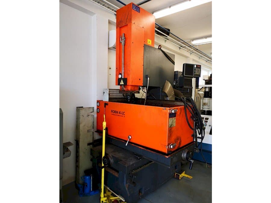 Frontansicht der CHARMILLES Form 4-LC Maschine