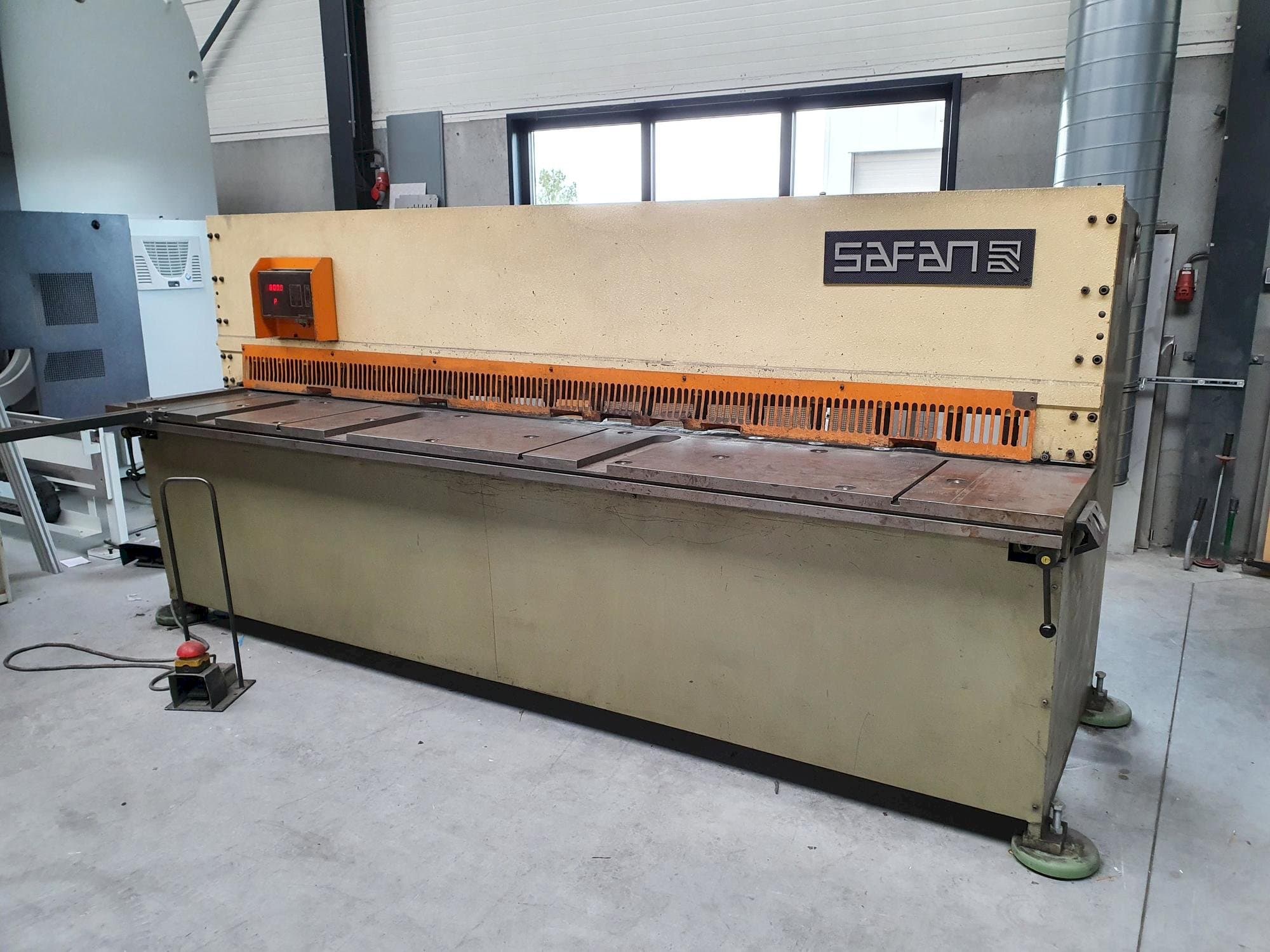 Frontansicht der Safan VS 310-6  Maschine