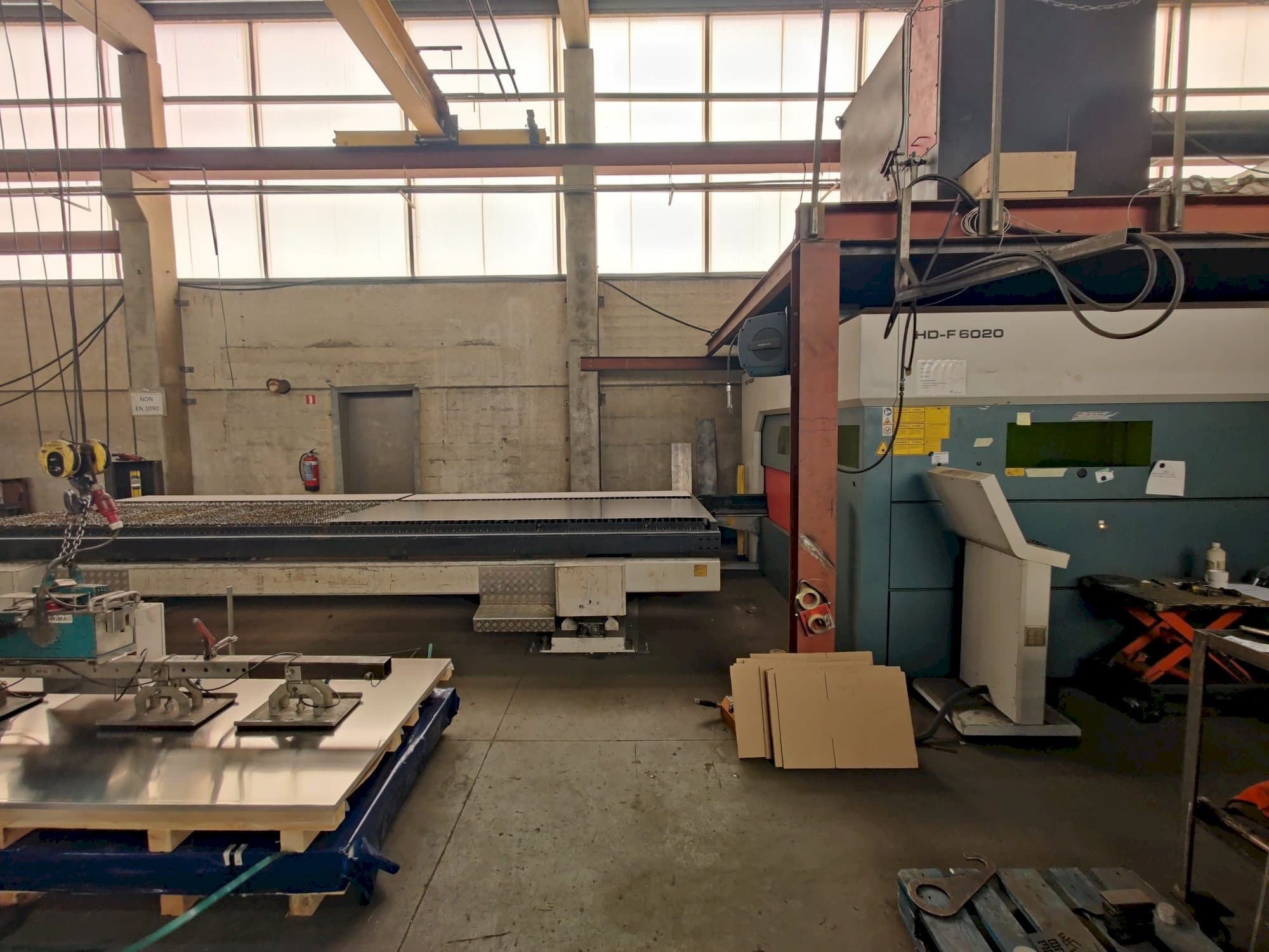 Frontansicht der Durma HD-F 6020 III Maschine