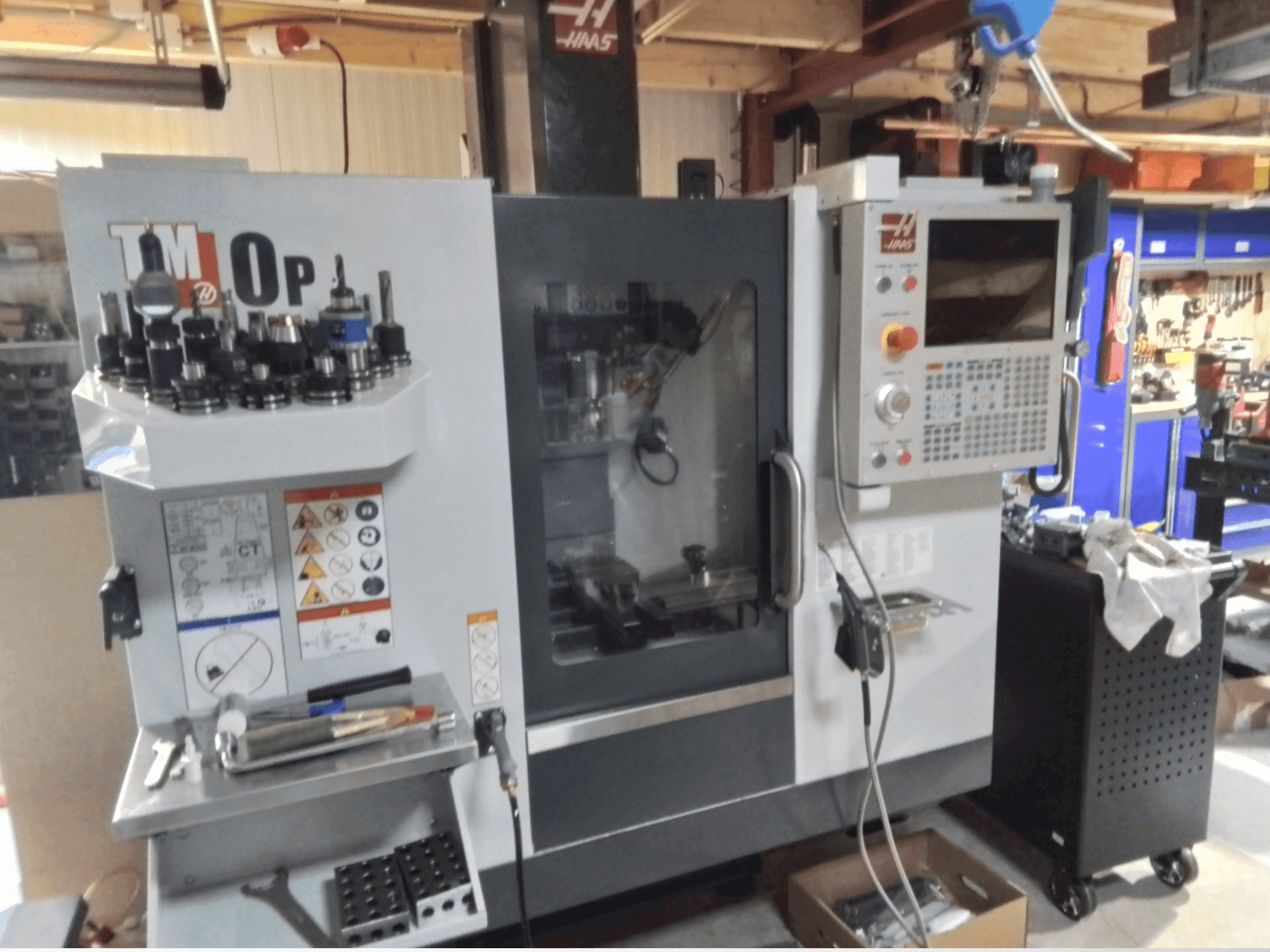 Frontansicht der HAAS TM-0P  Maschine